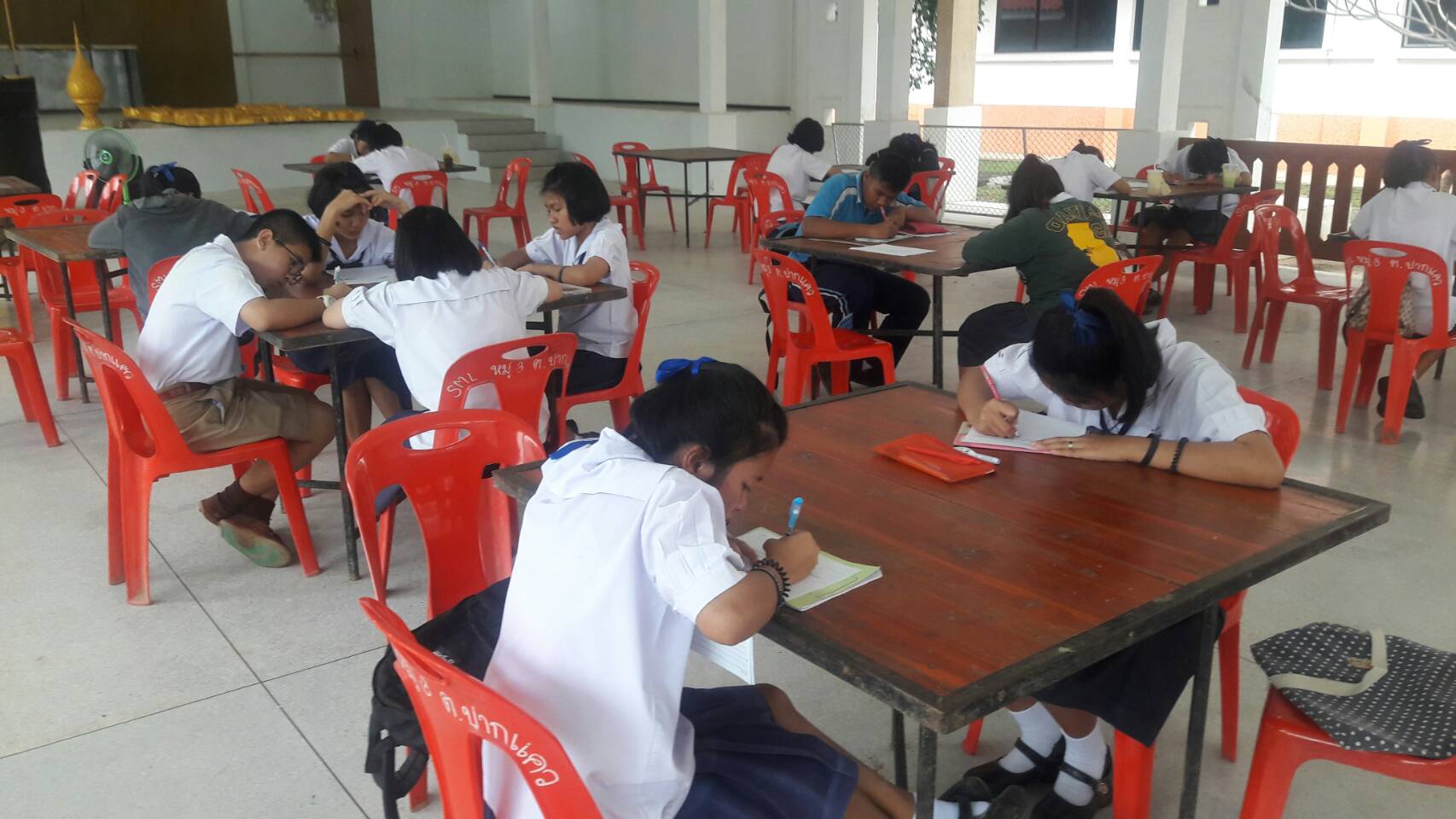 #สุโขทัย ดินแดนแห่งความสุข #จังหวัดสุโขทัยโดยสำนักงานพัฒนาชุมชนจังหวัดสุโขทัย จัดงานมหกรรม “ตามรอยเท้าพ่อ ชุมชนเข้มแข็งด้วยปรัชญาของเศรษฐกิจพอเพียง” วันที่ 12 มกราคม  2560 เวลา 09.00 -12.00 น. การประกวดเรียงความ (ระดับมัธยมศึกษาตอนต้น) เวลา 13.00 – 16.30