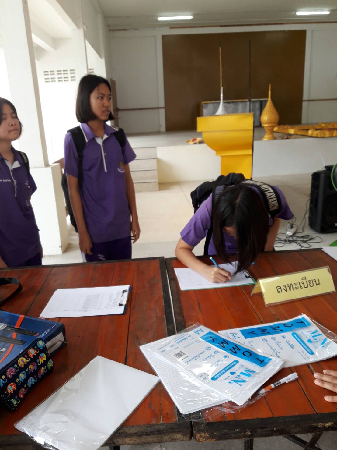 #สุโขทัย ดินแดนแห่งความสุข #จังหวัดสุโขทัยโดยสำนักงานพัฒนาชุมชนจังหวัดสุโขทัย จัดงานมหกรรม “ตามรอยเท้าพ่อ ชุมชนเข้มแข็งด้วยปรัชญาของเศรษฐกิจพอเพียง” วันที่ 12 มกราคม  2560 เวลา 09.00 -12.00 น. การประกวดเรียงความ (ระดับมัธยมศึกษาตอนต้น) เวลา 13.00 – 16.30