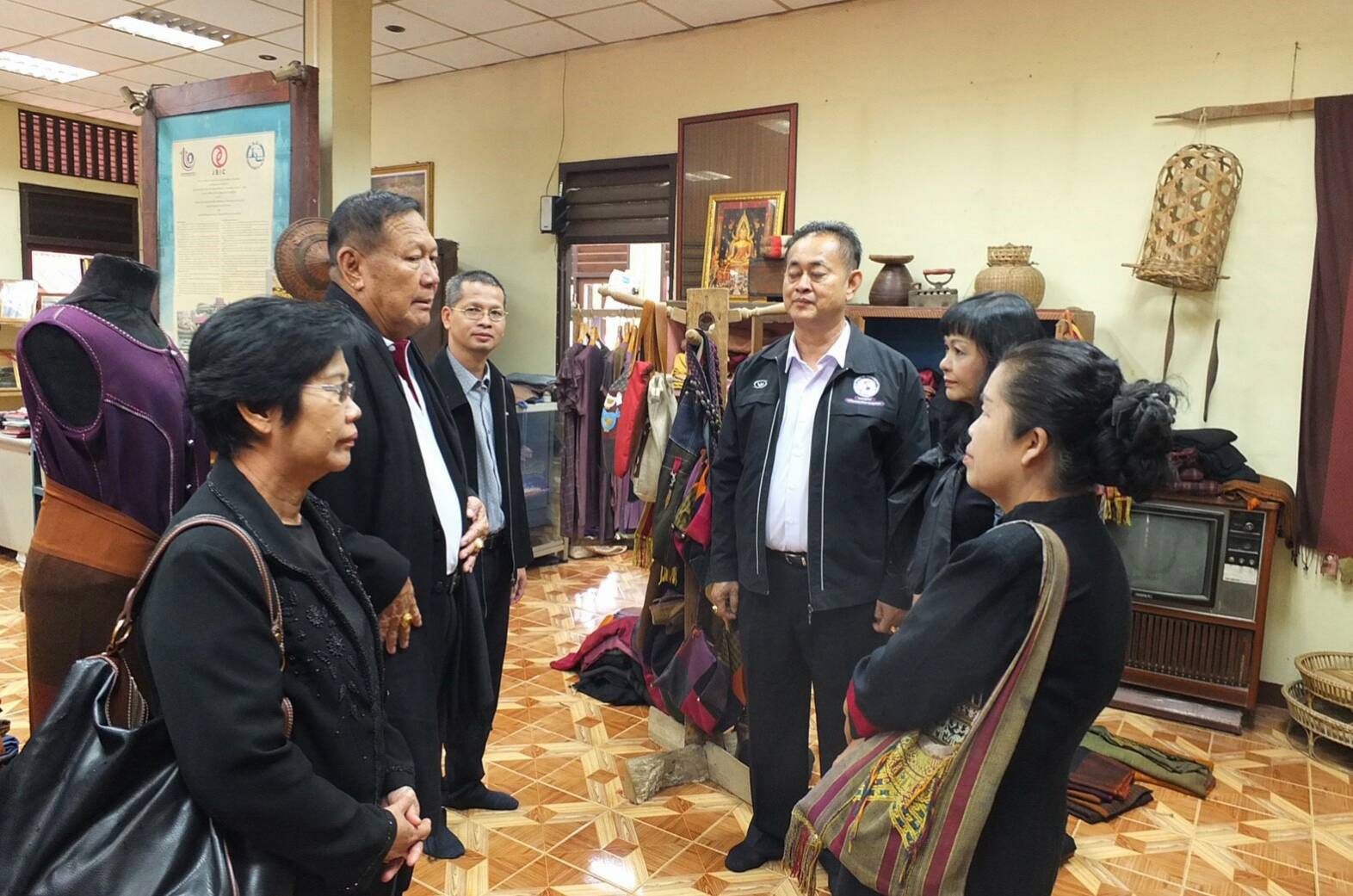 #สุโขทัย ดินแดนแห่งความสุข #นายโกวิทย์ ทรงคุณประธานบริษัทประชารัฐรักสามัคคีสุโขทัย (วิสาหกิจเพื่อสังคม)จำกัด พาทีมงานคณะกรรมการบริษัท ลงพื้นที่กลุ่มงานท่องเที่ยวโดยชุมชน บ้านนาต้นจั่น และกลุ่มงานเกษตรปลูกส้ม ต.แม่สิน อ.ศรีสัชนาลัย ได้รับการต้อนรับจากกลุ่