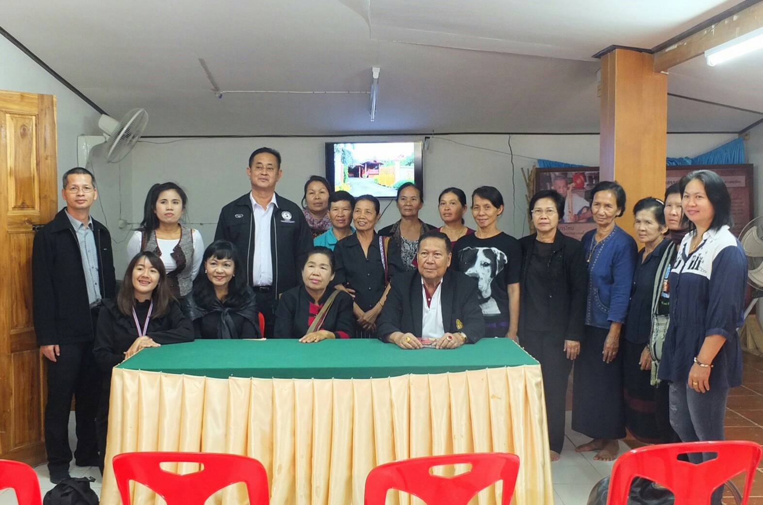 #สุโขทัย ดินแดนแห่งความสุข #นายโกวิทย์ ทรงคุณ ประธานกรรมการบริษัทประชารัฐรักสามัคคีสุโขทัย(วิสาหกิจเพื่อสังคม) จำกัด พร้อมด้วยคณะกรรมการบริษัทฯ พัฒนาการอำเภอ  พัฒนากร กำนันผู้ใหญ่บ้านและปราญช์ชาวบ้าน ลงพื้นที่กลุ่มท่องเที่ยวโดยชุมชน   บ้านนาต้นจั่น ตำบลบ