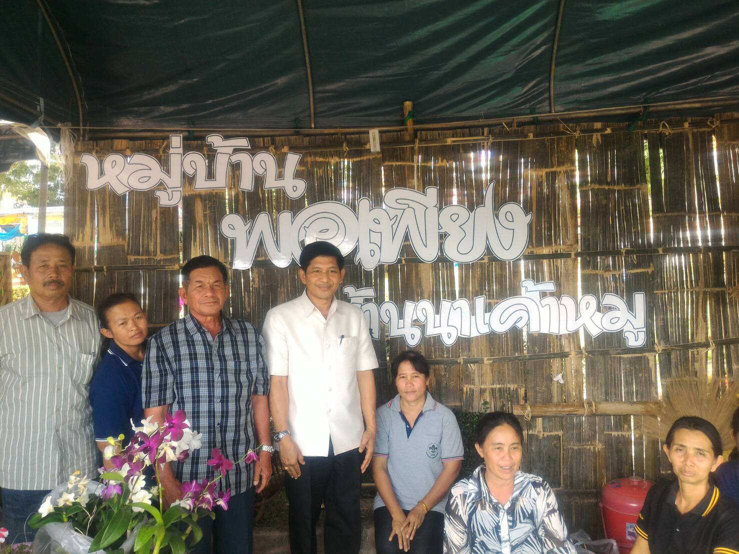 #สุโขทัย ดินแดนแห่งความสุข #วันที่ 13 มกราคม  2560 นายสุวิน  พึ่งเงิน พัฒนาการจังหวัดสุโขทัย ได้เยี่ยมบูธทั้ง 9 อำเภอ บูธสัมมาชีพ  บริเวณที่จำหน่ายสินค้า OTOP ที่จังหวัดสุโขทัยโดยสำนักงานพัฒนาชุมชนจังหวัดสุโขทัย จัดงานมหกรรม “ตามรอยเท้าพ่อ ชุมชนเข้มแข็งด้