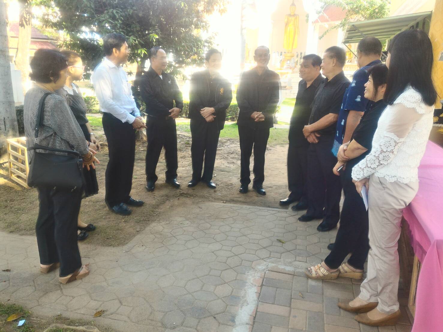 #สุโขทัย ดินแดนแห่งความสุข #เครือข่ายกองทุนหมู่บ้านอำเภอศรีสัชนาลัย จังหวัดสุโขทัย  ได้มอบเงิน จำนวน 10000  บาท เพื่อช่วยเหลือผู้ประสบอุทกภัยภาคใต้ โดยมีนายสุวิน  พึ่งเงิน  พัฒนาการจังหวัดสุโขทัย รับมอบ ณ บริเวณศาลพระแม่ย่า อำเภอเมืองสุโขทัย  จังหวัดสุโข