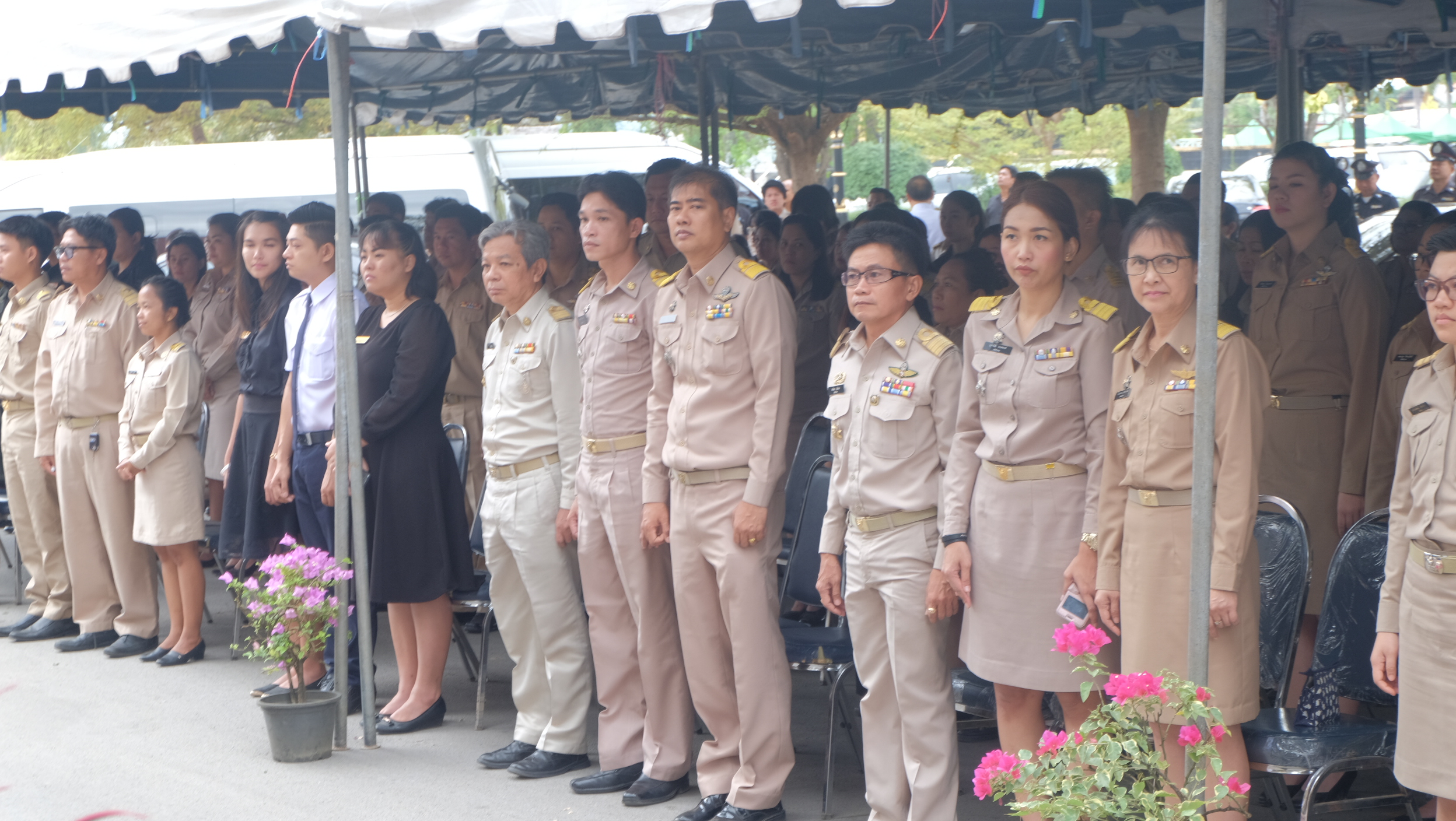 #สุโขทัย ดินแดนแห่งความสุข # วันนี้ (18 ม.ค. 60) เวลา 08.30 น.  ณ อาคารอเนกประสงค์    นายประนทต์  ปัจฉิม หัวหน้ากลุ่มงานส่งเสริมการพัฒนาชุมชน พร้อมด้วยข้าราชการสังกัดสำนักงานพัฒนาชุมชนจังหวัดสุโขทัย  ร่วมงานรัฐพิธีวันยุทธหัตถีของสมเด็จพระนเรศวรมหาราช โดยม