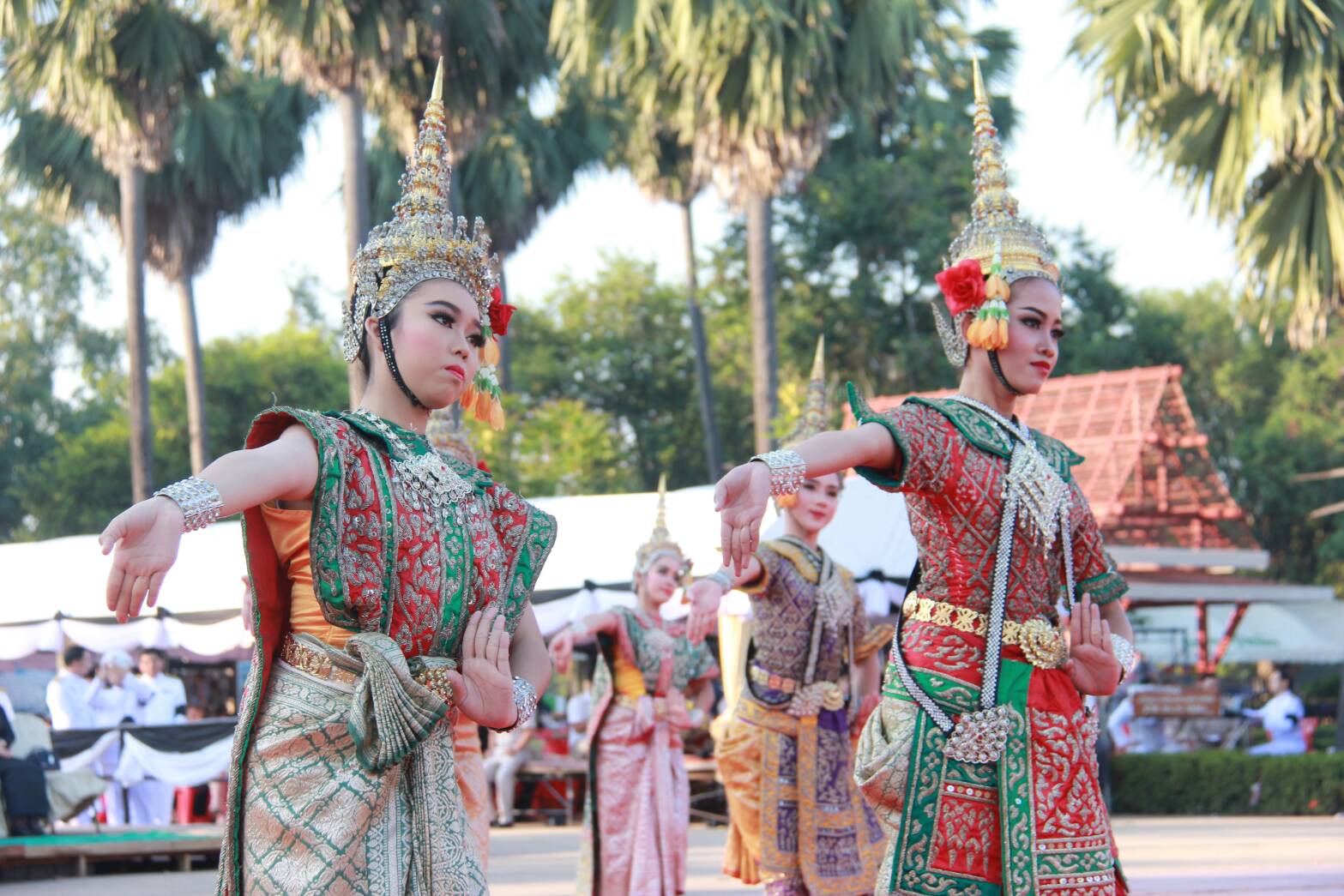 #สุโขทัย ดินแดนแห่งความสุข #เมื่อวันที่ 17 มกราคม 2560 ผู้แทนพระองค์วางพานพุ่มดอกไม้ถวายราชสักการะพ่อขุนรามคำแหงมหาราช ในงานรัฐพิธี“วันพ่อขุนรามคำแหงมหาราช”ประจำปี 2560
สมเด็จพระเจ้าอยู่หัวฯ ทรงกรุณาโปรดเกล้าฯ ให้ พลเอกสุรยุทธ์ จุลานนท์ องคมนตรี เป็นผู้