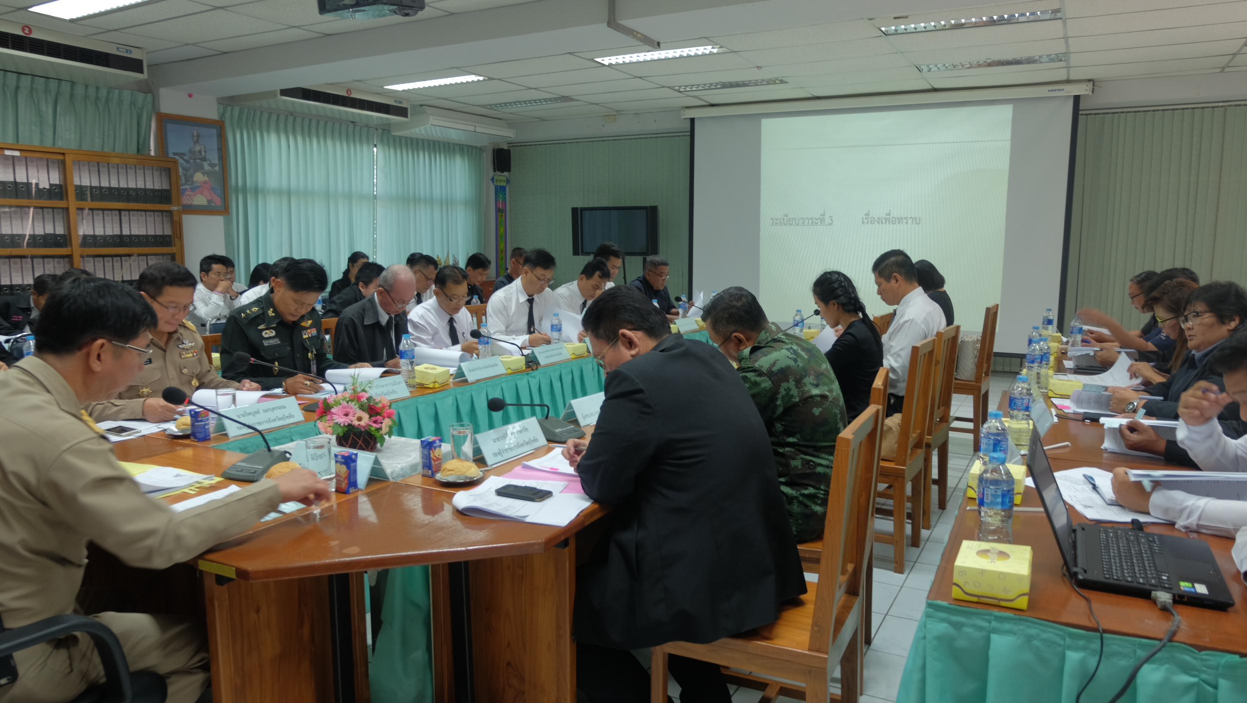 #สุโขทัย ดินแดนแห่งความสุข #วันที่ 20 มกราคม  2560 เวลา 10.00 น. นางสาวกฤษณา  กันทะสา หัวหน้ากลุ่มงานสานสนเทศการพัฒนาชุมชน ซึ่งได้รับมอบหมายจากนายสุวิน  พึ่งเงิน  พัฒนาการจังหวัดสุโขทัย ในการประชุมคณะอนุกรรมการนโยบายที่ดินจังหวัดสุโขทัย ครั้งที่ 1/2560 ณ