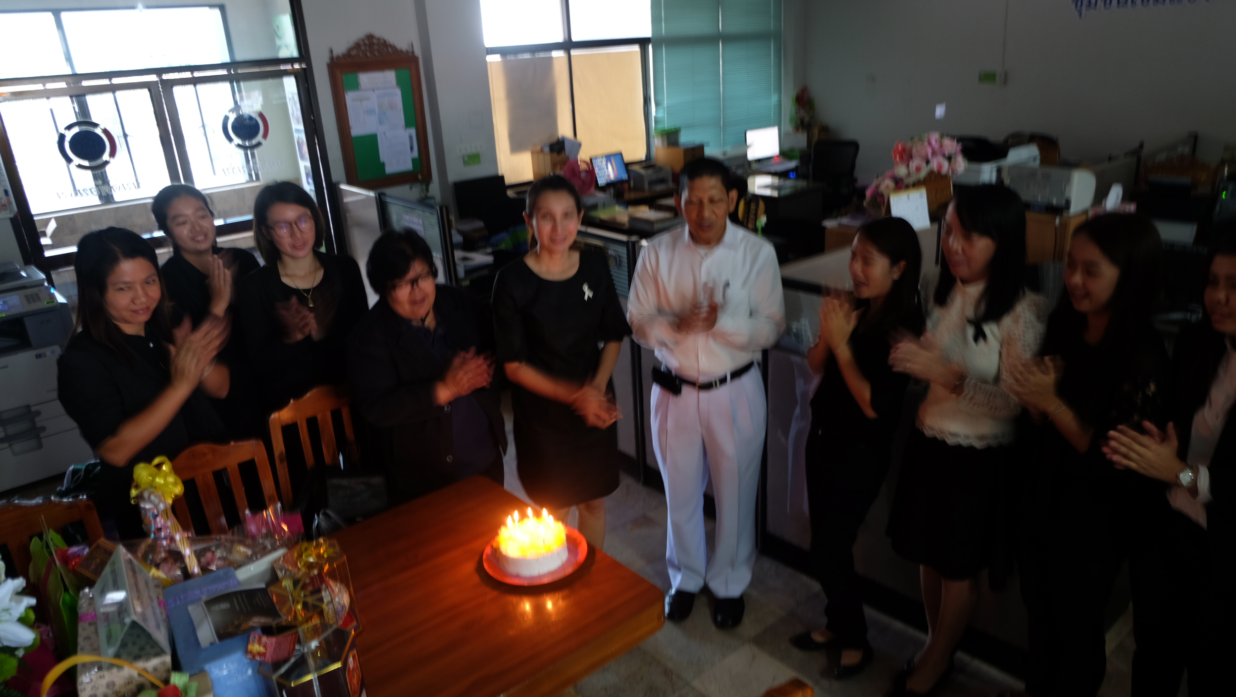 #สุโขทัย ดินแดนแห่งความสุข #วันที่ 25 มกราคม  2560 นายสุวิน  พึ่งเงิน พัฒนาการจังหวัดสุโขทัย นางสาวกฤษณา  กันทะสา หัวหน้ากลุ่มงานสารสนเทศการพัฒนาชุมชน และนักวิชาการพัฒนาชุมชนจังหวัดสุโขทัยอวยพรเนื่องในวันคล้ายวันเกิดของนางสาวมณฑิราพรรณ  มณีฝั้น  นักวิชาก