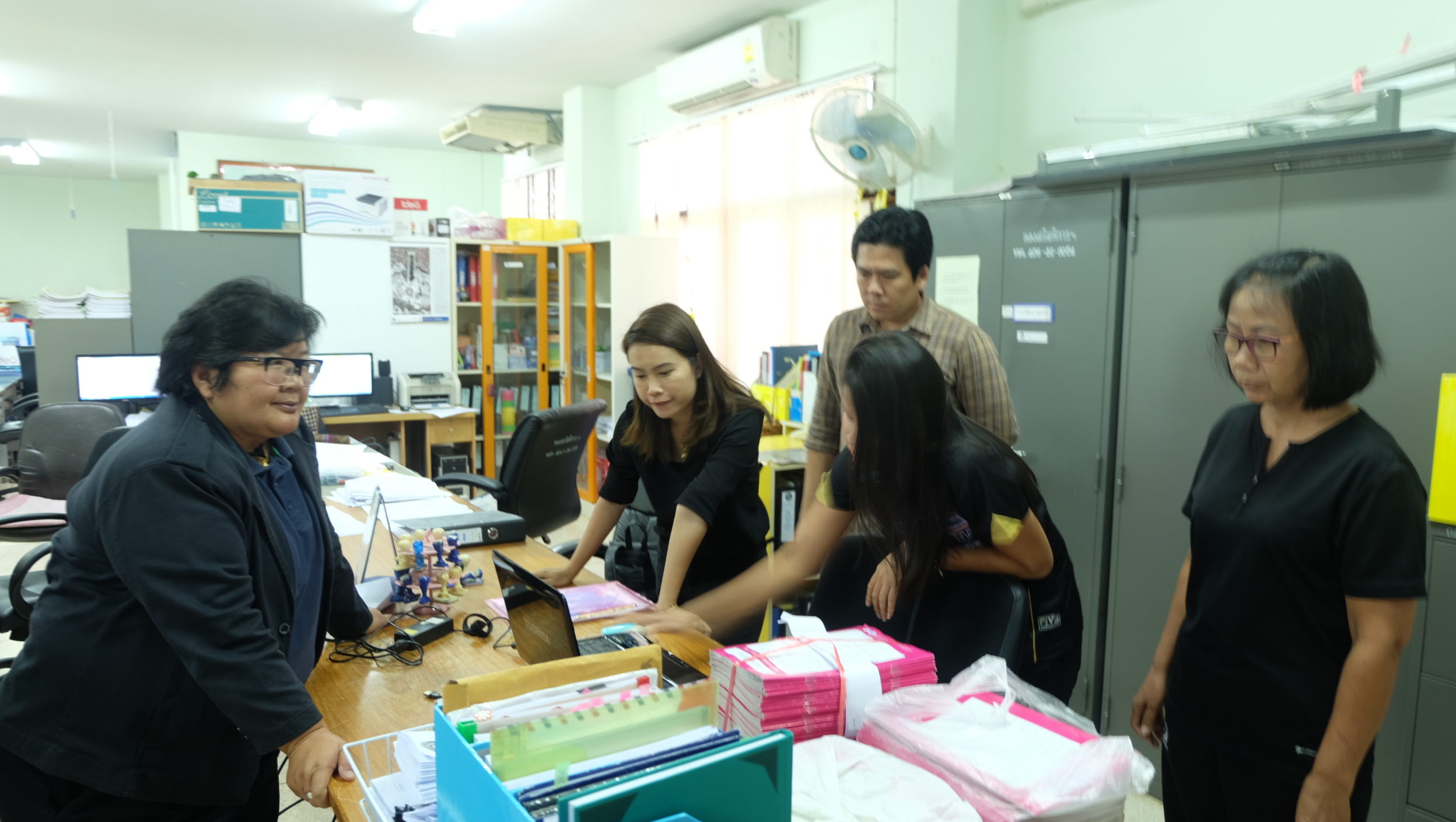 #สุโขทัย ดินแดนแห่งความสุข #วันที่ 25 มกราคม  2560 นายสุวิน  พึ่งเงิน  พัฒนาการจังหวัดสุโขทัย มอบหมายให้นางสาวกฤษณา       กันทะสา หัวหน้ากลุ่มงานสารสนเทศการพัฒนาชุมชน นางสาวศรันยา  วัฒนธงทอง นักวิชาการพัฒนาชุมชนชำนาญการ และนางอโณทัย  แก้วกิ่ง นักวิชาการพ