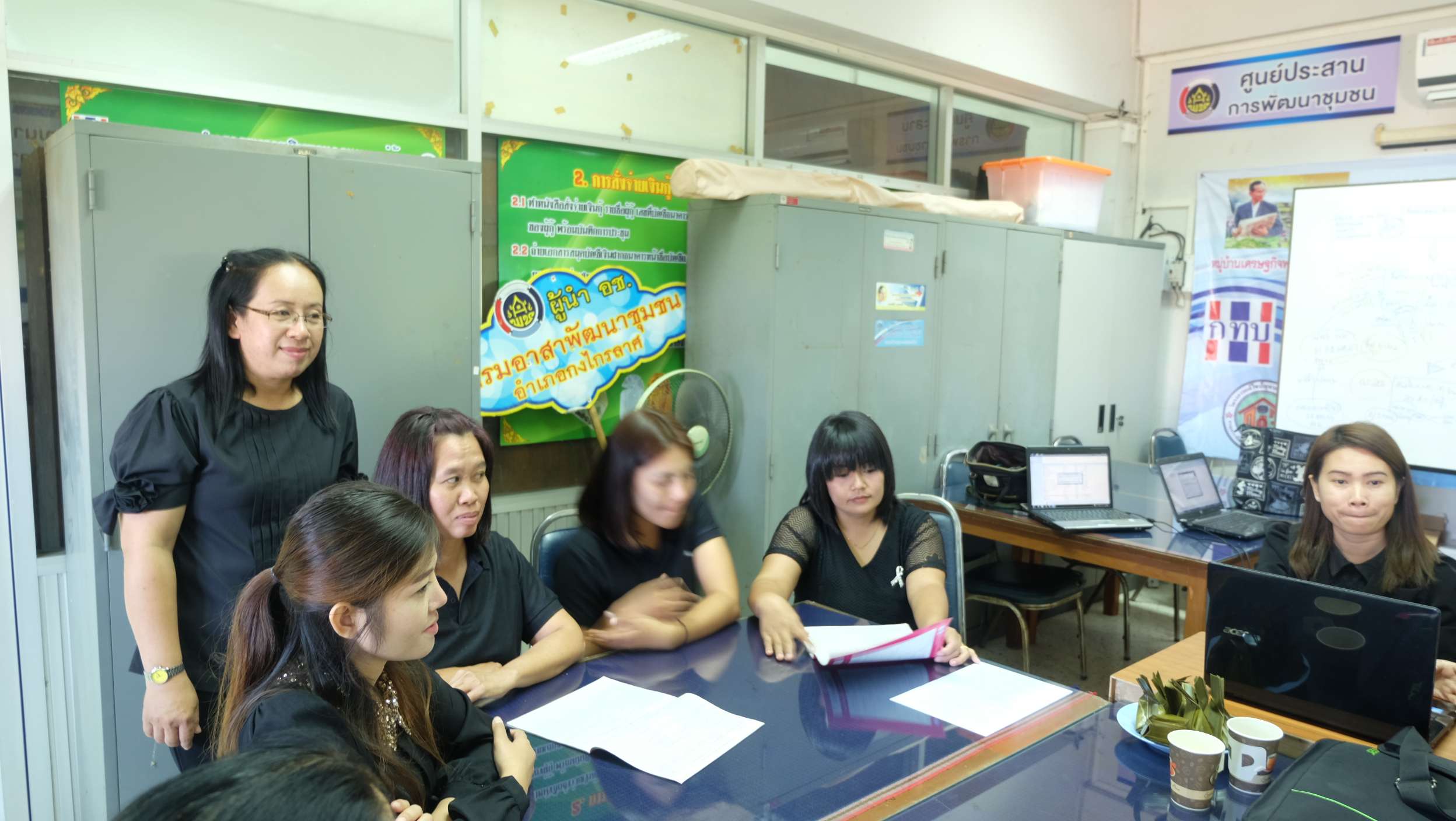 #สุโขทัย ดินแดนแห่งความสุข #วันที่ 26 มกราคม  2560 เวลา 08.30-12.00 น. นายสุวิน  พึ่งเงิน  พัฒนาการจังหวัดสุโขทัย มอบหมายให้กลุ่มงานสารสนเทศการพัฒนาชุมชนออกไปติดตาม สนับสนุน การจัดเก็บข้อมูลจปฐ. และบันทึกข้อมูลลงโปรแกรมของอำเภอกงไกรลาศ จังหวัดสุโขทัย การจ