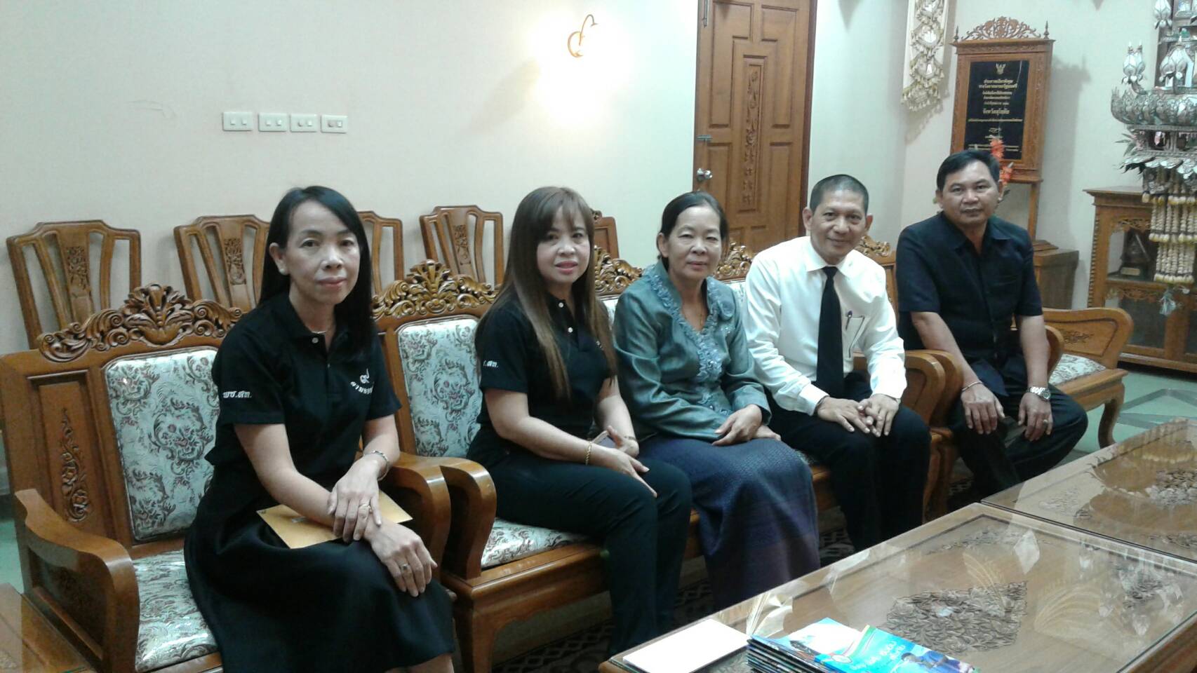 #สุโขทัย ดินแดนแห่งความสุข #วันที่  27  มกราคม  2560  เวลา 10.30น.  นายสุวิน  พึ่งเงิน  พัฒนาการจังหวัดสุโขทัย พร้อมด้วย นักวิชาการพัฒนาชุมชน เครือข่ายOTOP  จังหวัดสุโขทัย ได้เข้าพบนายปิติ  แก้วสลับสี  ผู้ว่าราชการจังหวัดสุโขทัยเพื่อมอบเงิน จำนวน 70,075 บ