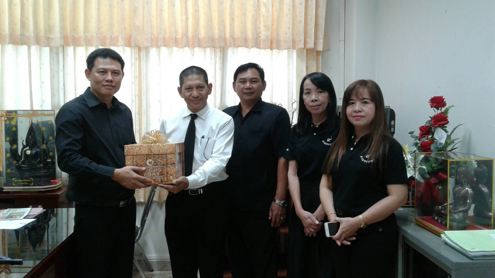 #สุโขทัย ดินแดนแห่งความสุข #วันที่ 27  มกราคม  2560 เวลา 11.00 น. นายสุวิน  พึ่งเงิน  พัฒนาการจังหวัดสุโขทัย พร้อมด้วยนักวิชาการพัฒนาชุมชน สำนักงานพัฒนาชุมชนจังหวัดสุโขทัย เข้าอวยพรนายเกรียงไกร  สมเสนาะ  ท้องถิ่นจังหวัดสุโขทัย ได้เดินทางไปรับตำแหน่งท้องถ