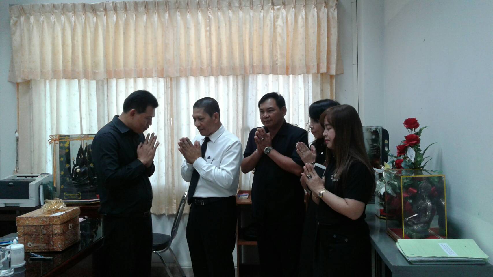 #สุโขทัย ดินแดนแห่งความสุข #วันที่ 27  มกราคม  2560 เวลา 11.00 น. นายสุวิน  พึ่งเงิน  พัฒนาการจังหวัดสุโขทัย พร้อมด้วยนักวิชาการพัฒนาชุมชน สำนักงานพัฒนาชุมชนจังหวัดสุโขทัย เข้าอวยพรนายเกรียงไกร  สมเสนาะ  ท้องถิ่นจังหวัดสุโขทัย ได้เดินทางไปรับตำแหน่งท้องถ