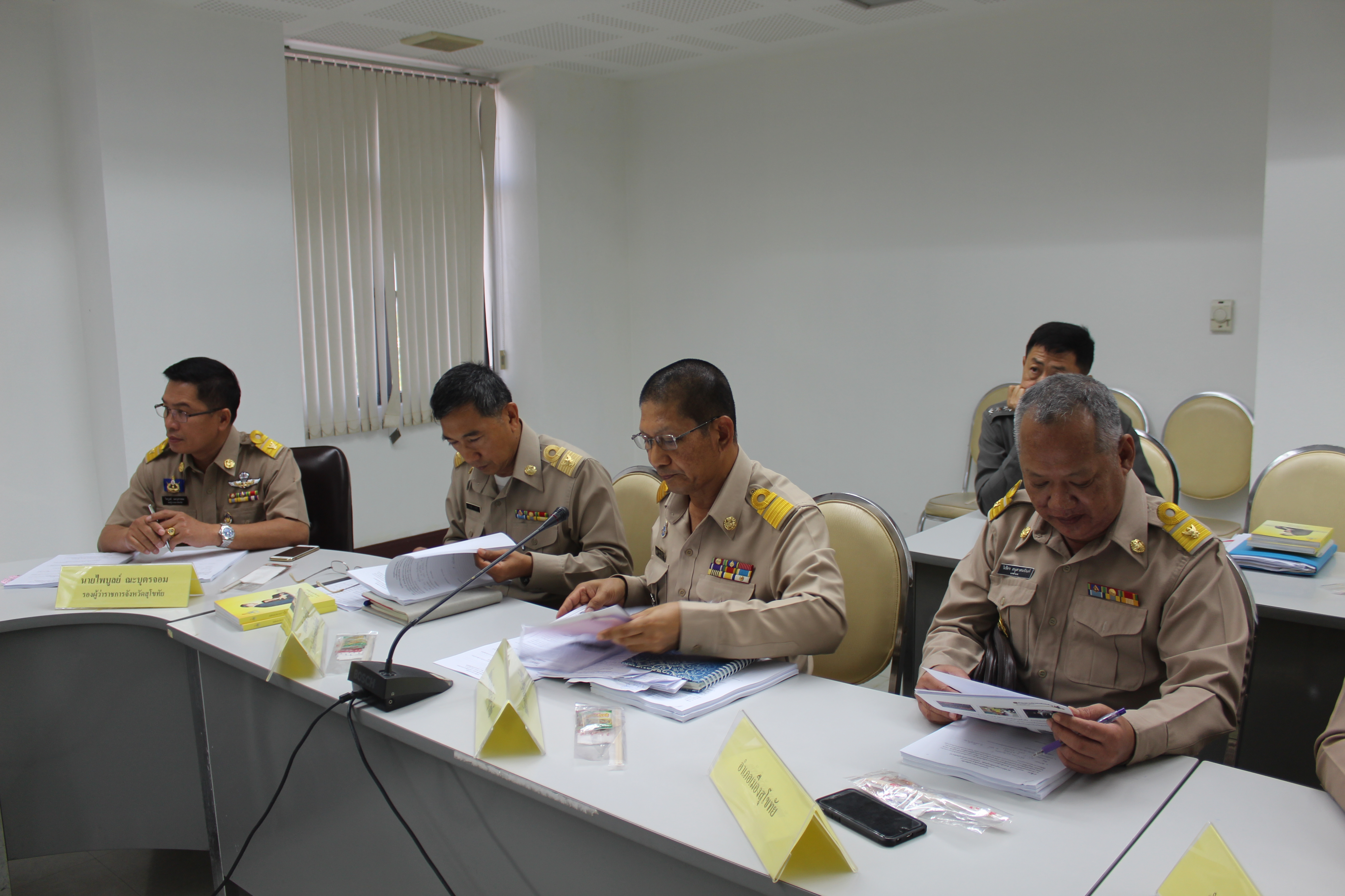 #สุโขทัย ดินแดนแห่งความสุข #วันที่ 30 มกราคม  2560 เวลา 11.45 น. นายสุวิน  พึ่งเงิน พัฒนาการจังหวัดสุโขทัย เข้าร่วมประชุมโครงการ “จังหวัดสุโขทัยพบสื่อมวลชน”เพื่อแจ้งข้อราชการให้กับสื่อมวลชนได้รับทราบ โดยมีนายปิติ  แก้วสลับสี ผู้ว่าราชการจังหวัดสุโขทัย เป