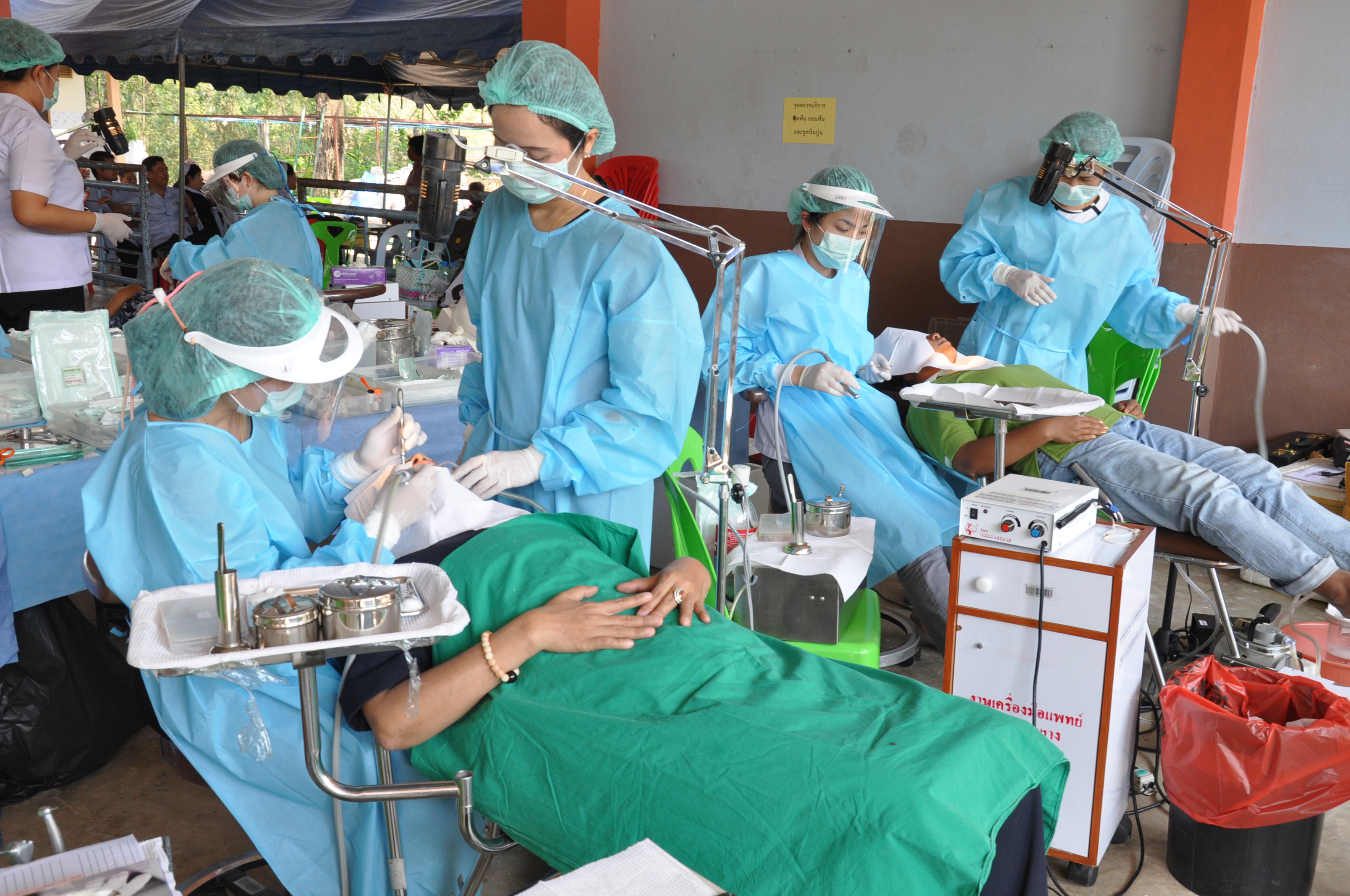 #สุโขทัย ดินแดนแห่งความสุข #สำนักงานบรรเทาทุกข์และประชานามัยพิทักษ์ สภากาชาดไทย ออกหน่วยแพทย์เคลื่อนที่ ช่วยเหลือประชาชนที่จังหวัดสุโขทัย
   วันนี้(30 มกราคม 60)  เวลา 13.00 น. พลโท นายแพทย์อำนาจ  บาลี  ผู้อำนวยการสำนักงานบรรเทาทุกข์และประชานามัยพิทักษ์