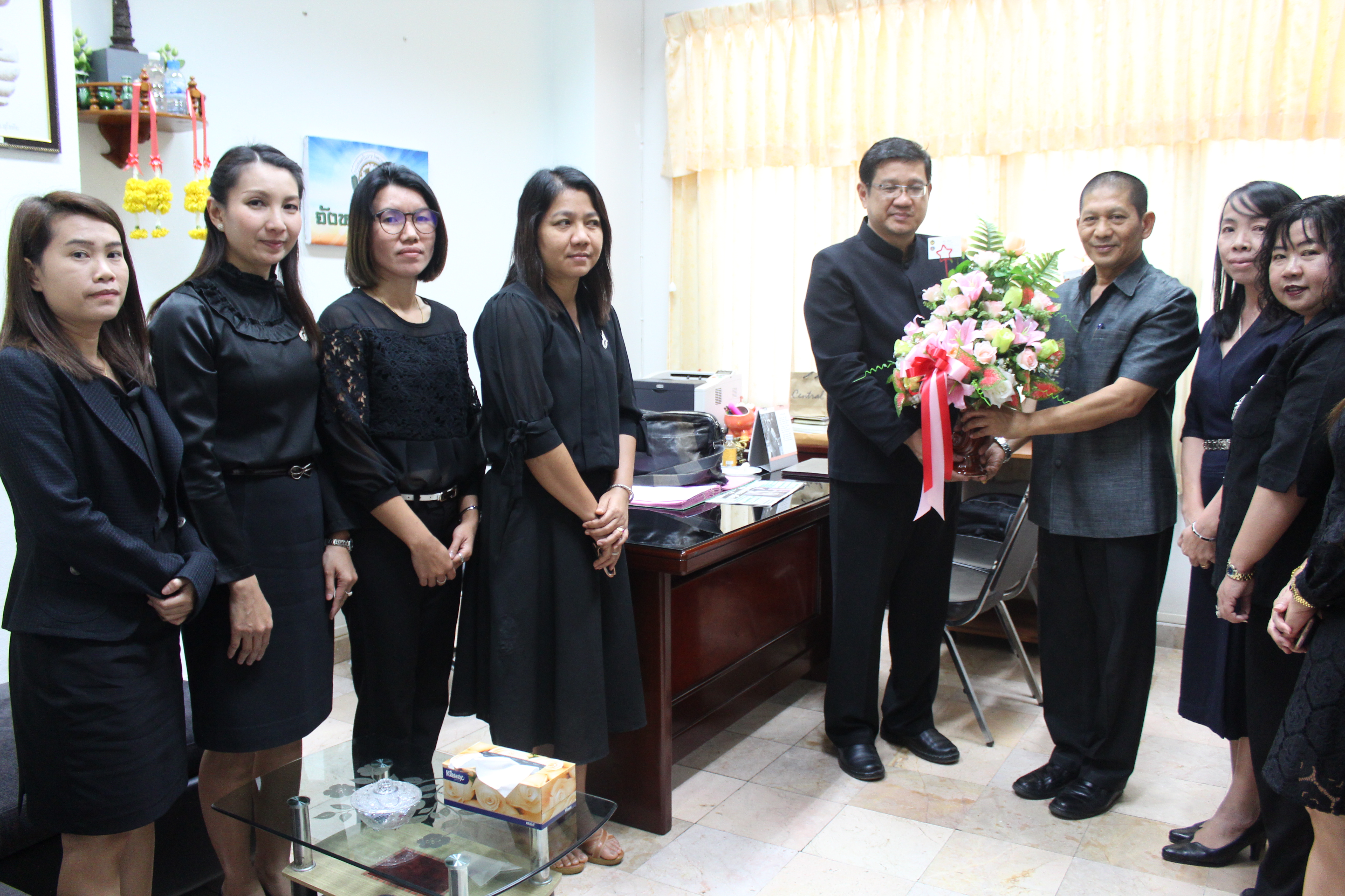 #สุโขทัย ดินแดนแห่งความสุข #เมื่อวันที่ 31  มกราคม  2560 เวลา 13.30 น, นายสุวิน  พึ่งเงิน พัฒนาการจังหวัดสุโขทัย พร้อมด้วยเจ้าหน้าที่พัฒนาชุมชนได้เข้าแสดงความยินดีกับท้องถิ่นจังหวัดสุโขทัยคนใหม่ ณ สำนักงานท้องถิ่นจังหวัดสุโขทัย