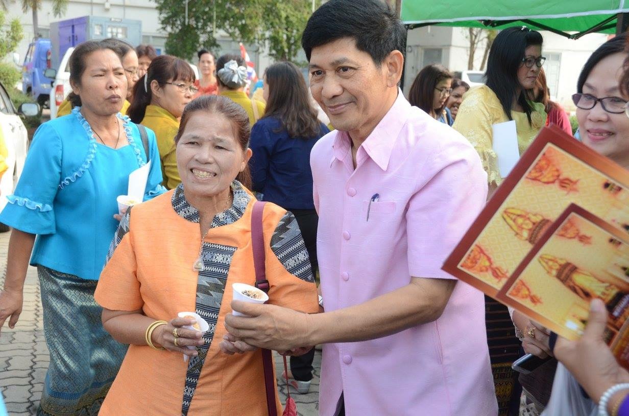 #สุโขทัย ดินแดนแห่งความสุข# นายปิติ แก้วสลับสี ผู้ว่าราชการจังหวัดสุโขทัย เปิดงานสักการะพระแม่ย่าและงานกาชาดสุโขทัย ประจำปี 2559 ซึ่งจัดขึ้น ระหว่างวันที่ 7 – 16 กุมภาพันธ์ 2559 โดยสำนักงานพัฒนาชุมชนจังหวัดสุโขทัย นำขบวนฝ่ายสตรีรวมใจเทิดพระเกียรติพระแม่ย่