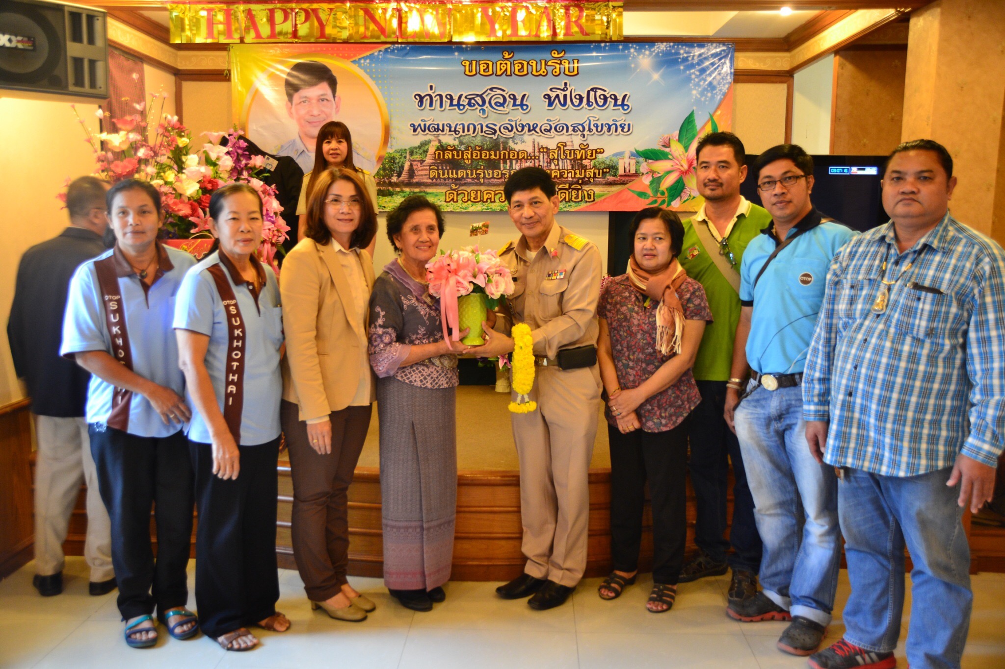 #สุโขทัย ดินแดนแห่งความสุข#  เปิดแล้ว “ตลาดนัดชุมชนไทยช่วยไทย คนไทยยิ้มได้” อย่างยิ่งใหญ่ ณ บริเวณหน้าจวนผู้ว่าราชการจังหวัดสุโขทัย ถนนคนเดิน ริมน้ำยม อ.เมืองสุโขทัย จ.สุโขทัย