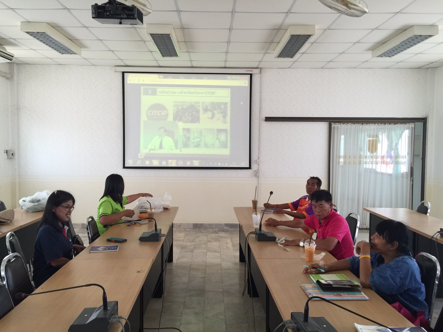 #สุโขทัย ดินแดนแห่งความสุข#  ติดตามสนับสนุนการขับเคลื่อนการพัฒนาตามปรัชญาเศรษฐกิจพอเพียงภาคการเกษตรและชนบทในการจัดเวที2 จัดประชาคมวิเคราะห์ข้อมูลและปรับแผนชุมชน ม.4บ้านหนองกลับ ต.หนองกลับ อ.สวรรคโลก จ.สุโขทัย