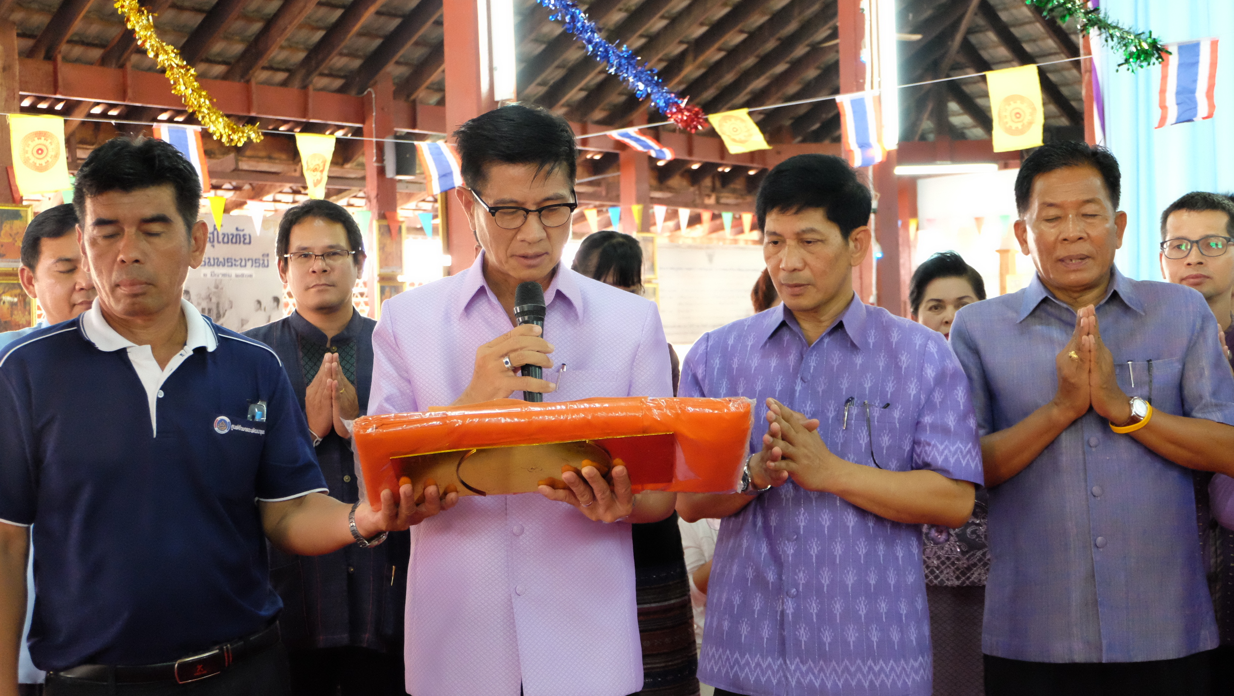 #สุโขทัย ดินแดนแห่งความสุข# ร่วมเปิดศูนย์อำนวยการความปลอดภัยทางถนนช่วงเทศกาลสงกรานต์ประจำปี 2559 โดยมีนายสุวิน พึ่งเงิน พัฒนาการจังหวัดสุโขทัย ร่วมพิธีเปิดด้วย เพื่อเป็นการรณรงค์ป้องกันและลดอุบัติเหตุทางถนน และส่งเสริมให้เกิดความปลอดภัยในการเดินทางของประช