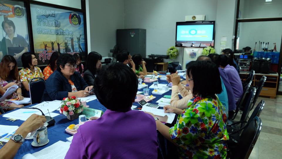 #สุโขทัย ดินแดนแห่งความสุข# ติดตามสนับสนุนและให้กำลังใจการจัดเวทีที่ 2 ประชาคมวิเคราะห์ข้อมูลและปรับแผนชุมชน ตามโครงการขับเคลื่อนการพัฒนาตามปรัชญาเศรษฐกิจพอเพียงภาคการเกษตรและชนบท ณ บ้านอ้อมรอบ หมู่ 12 ต.ปากน้ำ อ.สวรรคโลก จ.สุโขทัย