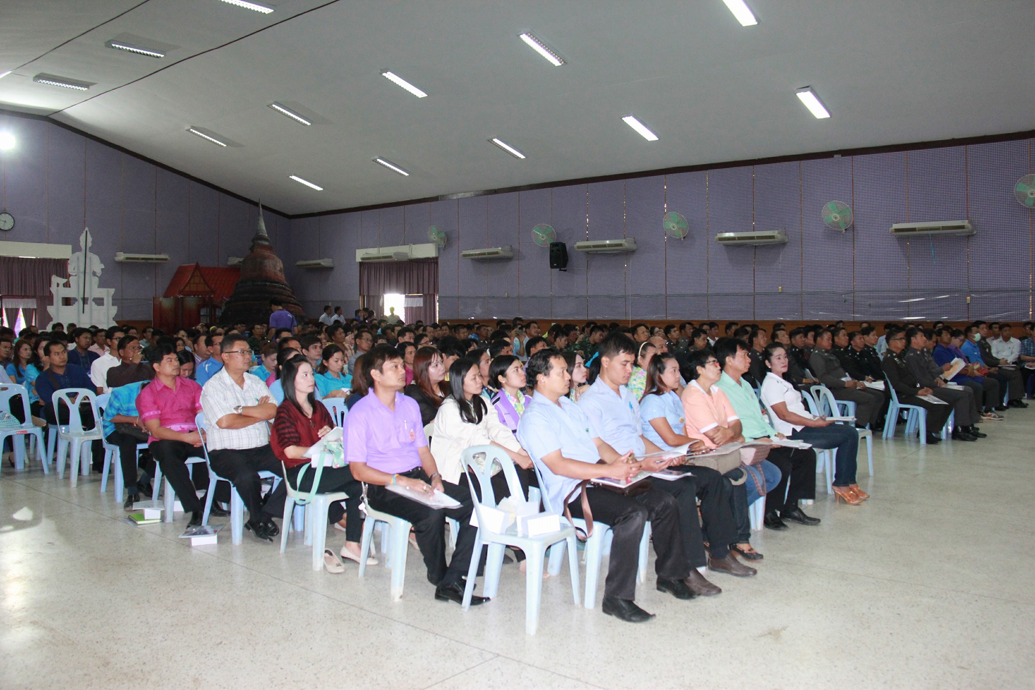 #สุโขทัย ดินแดนแห่งความสุข#นายสุวิน  พึ่งเงิน  พัฒนาการจังหวัดสุโขทัย ได้ปรึกษากับสรรพากรจังหวัด และพาณิชย์จังหวัดสุโขทัย เพื่อดำเนินการตามมาตรการภาษีเพื่อส่งเสริมสินค้าท้องถิ่นไทย (OTOP Extravaganza) ณ สำนักงานพาณิชย์จังหวัดสุโขทัย