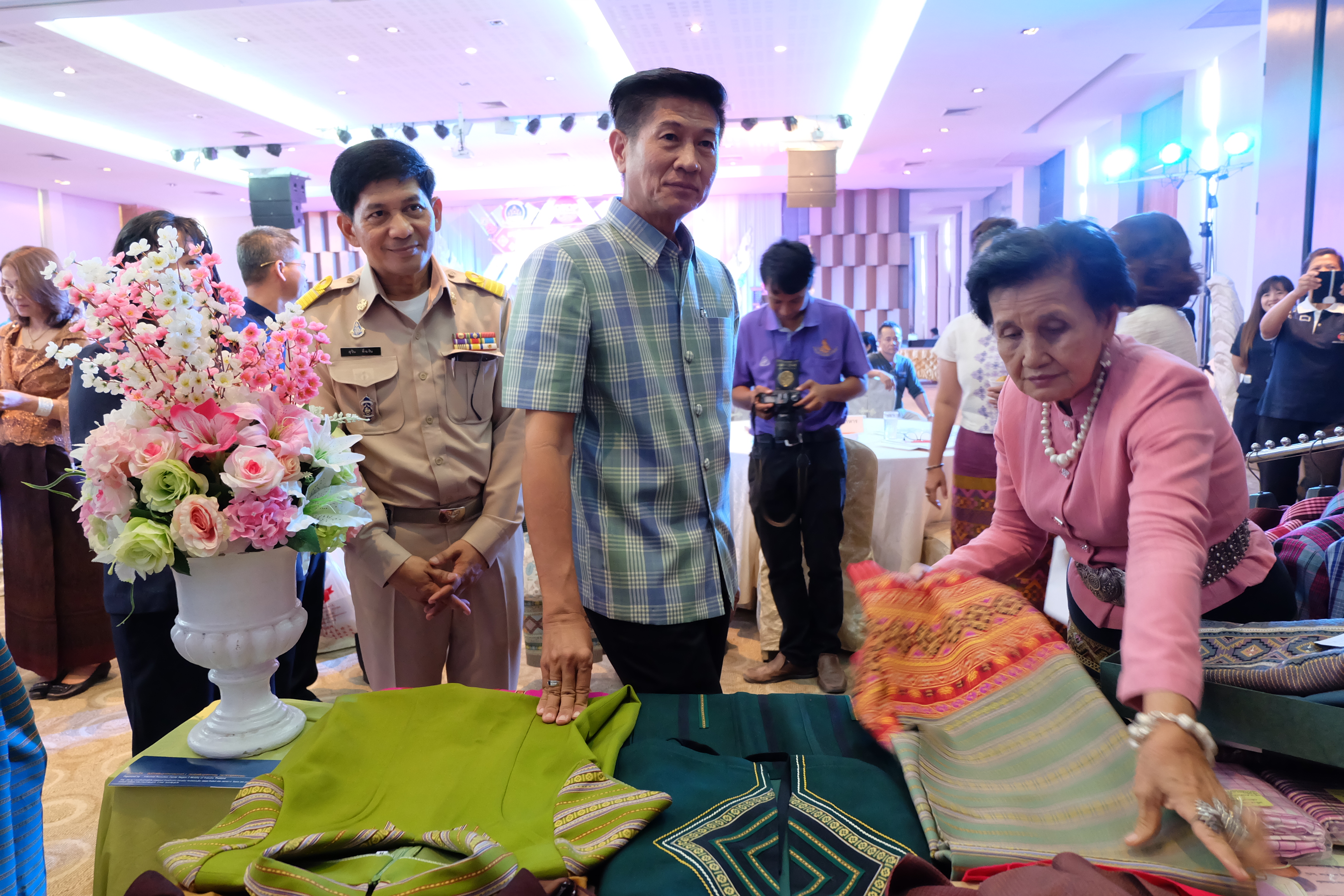 #สุโขทัย ดินแดนแห่งความสุข# การคัดเลือกสุดยอดหนึ่งตำบลหนึ่งผลิตภัณฑ์ไทย ปี พ.ศ. 2559 (OTOP Product Champion : OPC) มีผู้สนใจและมีคุณสมบัติครบตามหลักเกณฑ์ที่กำหนด สมัครเข้าร่วมคัดสรรฯ จำนวน 85 ราย แบ่งเป็น
1. ประเภทอาหาร 19 ราย
2. ประเภทเครื่องดื่ม 1 ราย