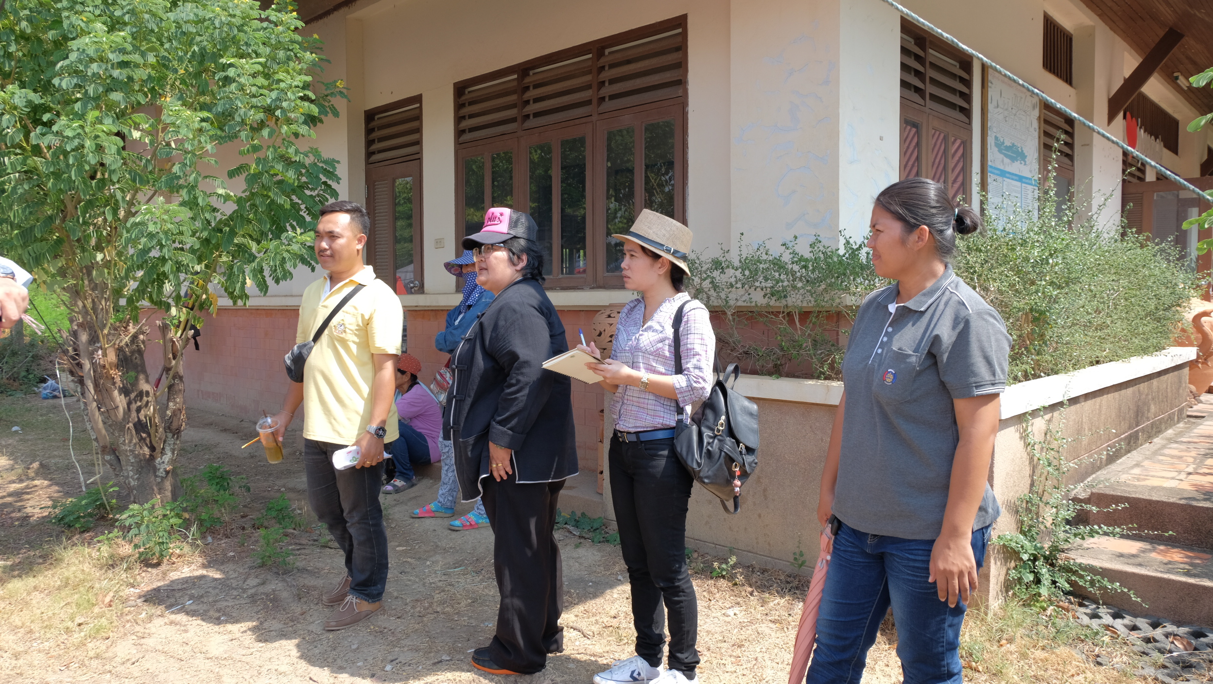 #สุโขทัย ดินแดนแห่งความสุข# ลงพื้นที่ติดตามการดำเนินงานพัฒนาหมู่บ้านสารสนเทศต้นแบบฯ บ้านหน้าวัดลาย ต.ทุ่งหลวง อ.คีรีมาศ จ.สุโขทัย โดยติดตามความก้าวหน้าการปรับปรุงภูมิทัศน์ การดำเนินการศูนย์ข้อมูลสารสนเทศชุมชน และเก็บรวบรวมข้อมูลภูมิปัญญาท้องถิ่น มีเจ้าหน้