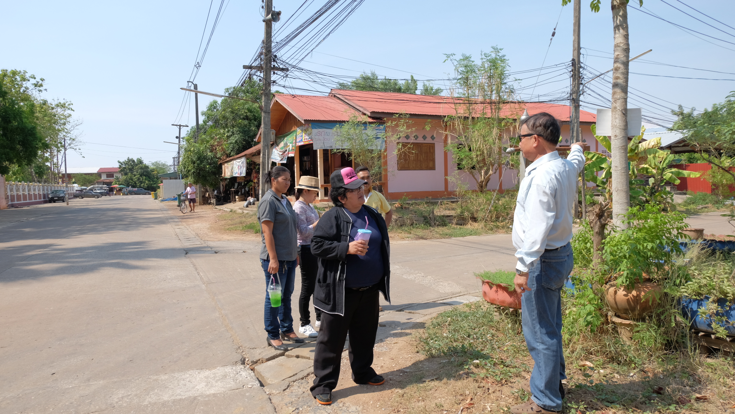 #สุโขทัย ดินแดนแห่งความสุข# ลงพื้นที่ติดตามการดำเนินงานพัฒนาหมู่บ้านสารสนเทศต้นแบบฯ บ้านหน้าวัดลาย ต.ทุ่งหลวง อ.คีรีมาศ จ.สุโขทัย โดยติดตามความก้าวหน้าการปรับปรุงภูมิทัศน์ การดำเนินการศูนย์ข้อมูลสารสนเทศชุมชน และเก็บรวบรวมข้อมูลภูมิปัญญาท้องถิ่น มีเจ้าหน้
