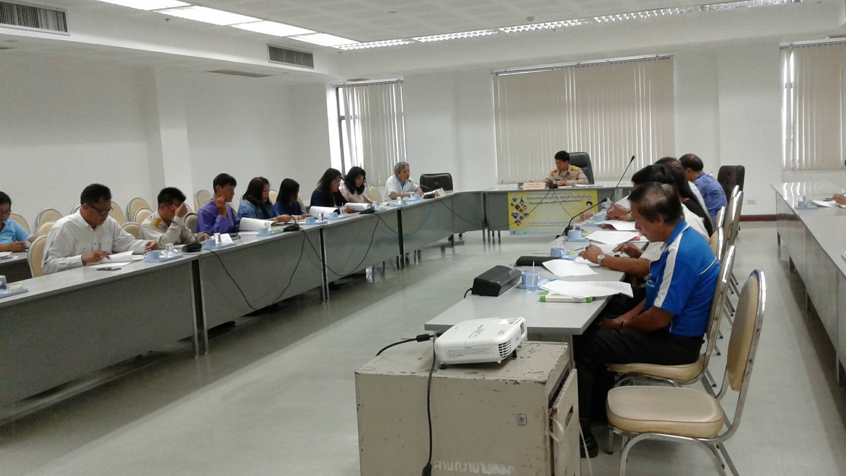 #สุโขทัย ดินแดนแห่งความสุข#วันที่ 23 กันยายน 2559 นายสุวิน  พึ่งเงิน  พัฒนาการจังหวัดสุโขทัย เป็นประธานในการประชุมคณะกรรมการฝ่ายการแสดงและจำหน่ายสินค้าสหกรณ์ และผลิตภัณฑ์ชุมชนและท้องถิ่น ( OTOP) ในงานประเพณีลอยกระทง เผาเทียน เล่นไฟ จังหวัดสุโขทัย ประจำปี