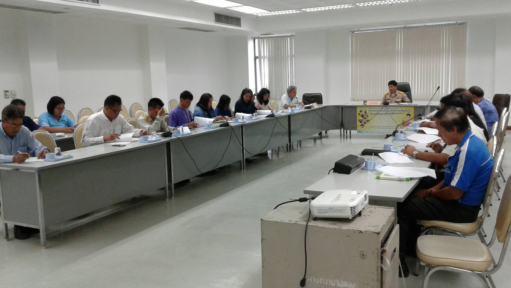 #สุโขทัย ดินแดนแห่งความสุข#วันที่ 23 กันยายน 2559 นายสุวิน  พึ่งเงิน  พัฒนาการจังหวัดสุโขทัย เป็นประธานในการประชุมคณะกรรมการฝ่ายการแสดงและจำหน่ายสินค้าสหกรณ์ และผลิตภัณฑ์ชุมชนและท้องถิ่น ( OTOP) ในงานประเพณีลอยกระทง เผาเทียน เล่นไฟ จังหวัดสุโขทัย ประจำปี