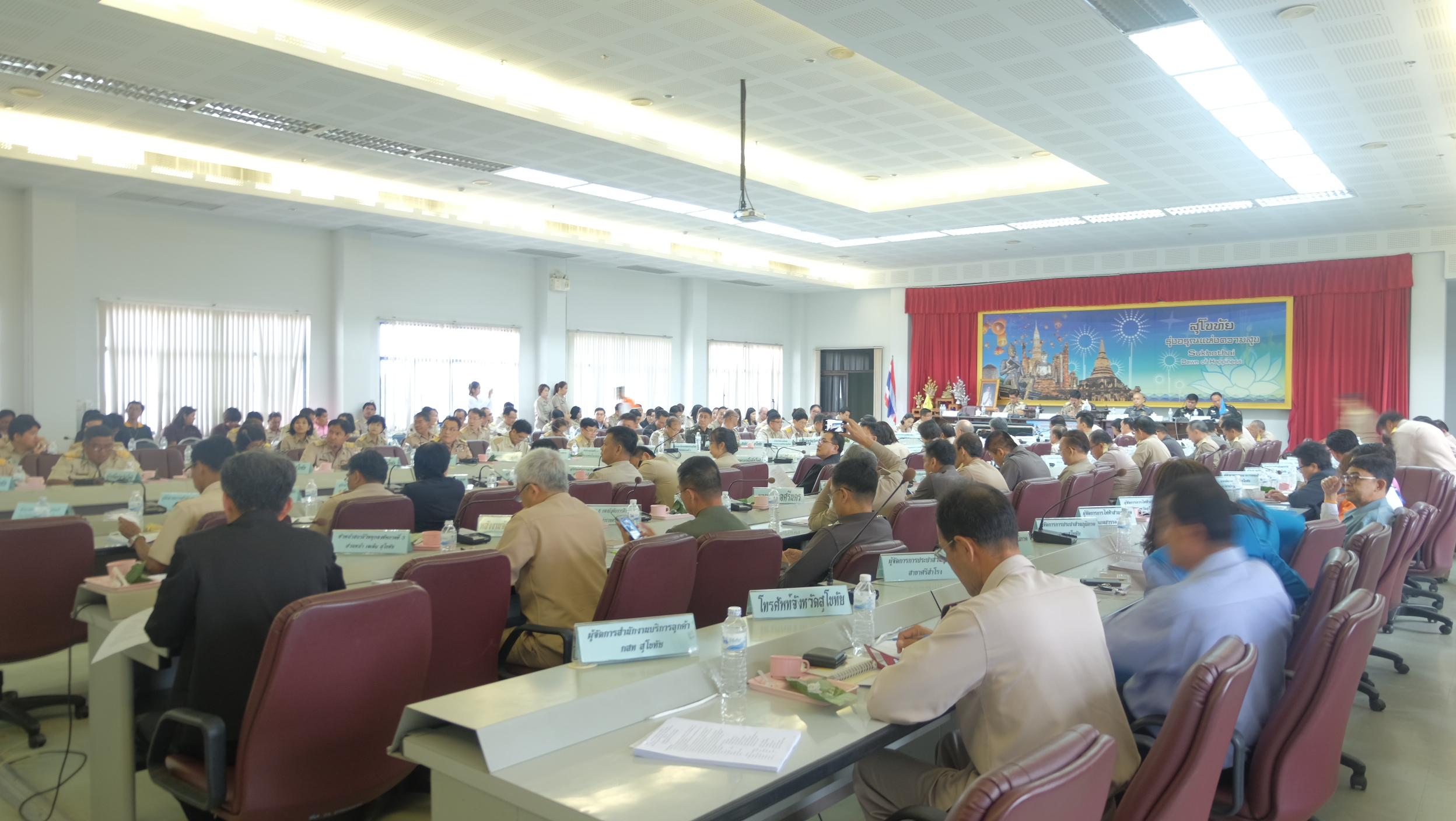 #สุโขทัย ดินแดนแห่งความสุข#นายสุวิน  พึ่งเงิน  พัฒนาการจังหวัดสุโขทัยเข้าประชุมกรมการจังหวัดครั้งที่ 9 ณ ห้องประชุมศรีสัชนาลัย ศาลากลางจังหวัดสุโขทัยชั้น 5 ซึ่งได้ชี้แจงข้อราชการเกี่ยวกับผู้ก่อการจัดตั้งหุ้นบริษัทประชารัฐรักสามัคคีสุโขทัย (วิสาหกิจเพื่อส