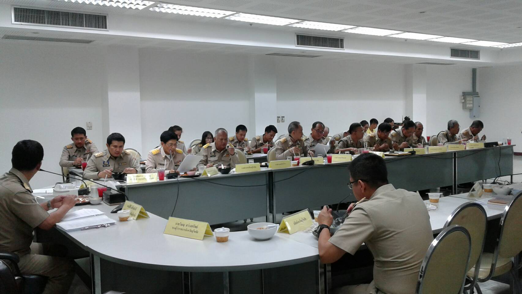 #สุโขทัย ดินแดนแห่งความสุข#นายสุวิน  พึ่งเงิน  พัฒนาการจังหวัดสุโขทัย เข้าประชุมผู้ว่าราชการจังหวัดสุโขทัยพบสื่อมวลชนซึ่งในแต่ละส่วนราชการได้ชี้แจงข้อราชการที่เกี่ยวข้องตามที่ได้รับมอบหมายในที่ประชุม ณ ห้องประชุมคีรีมาศ ศาลากลางจังหวัดสุโขทัย ชั้น 4