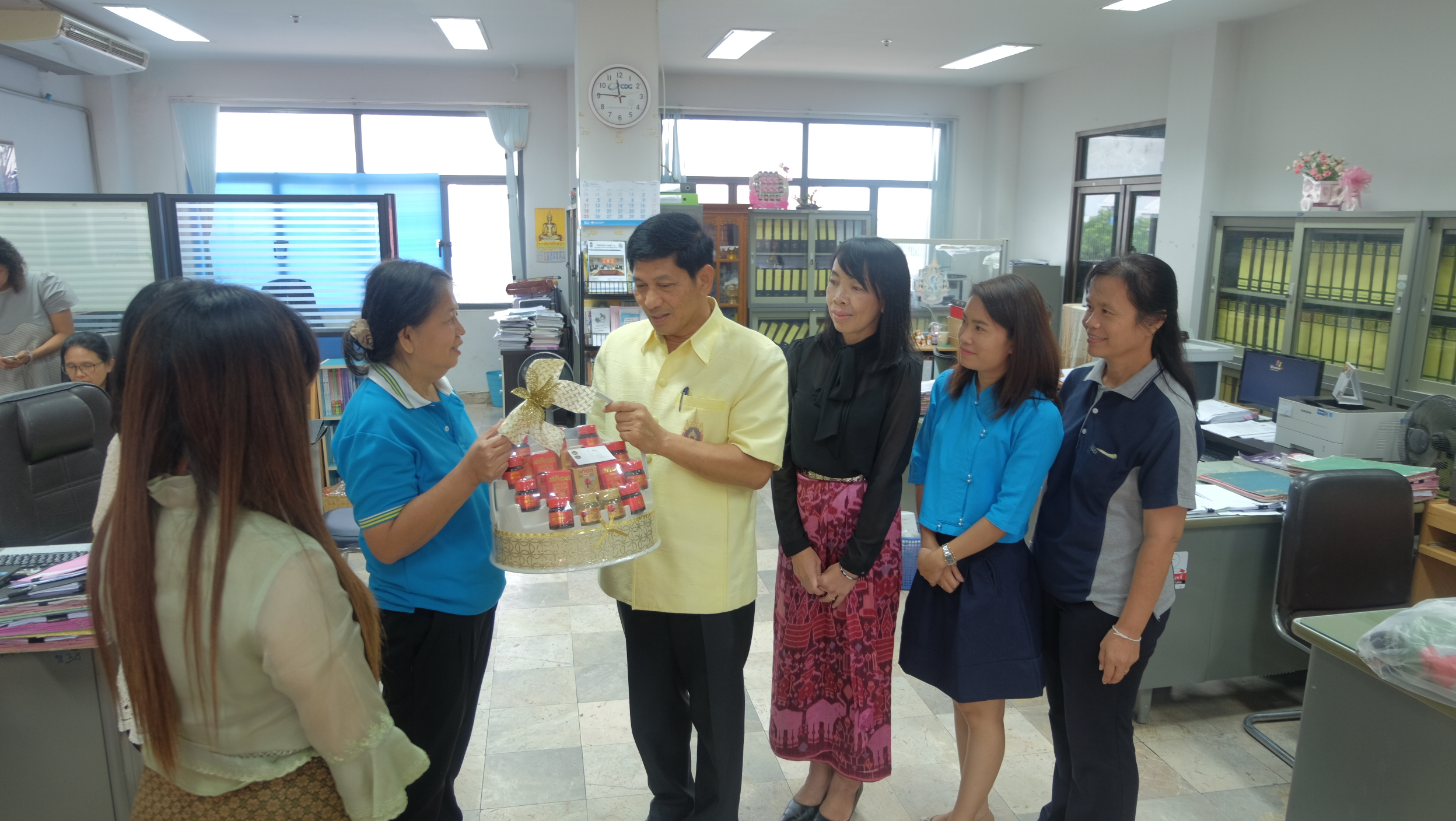 #สุโขทัย ดินแดนแห่งความสุข#วันที่ 30 กันยายน  2559 นายสุวิน  พึ่งเงิน  พัฒนาการจังหวัดสุโขทัย พร้อมด้วยข้าราชการสังกัดสำนักงานพัฒนาชุมชนจังหวัดสุโขทัย แสดงมุทิตาจิตกับเจ้าหน้าที่ปกครองจังหวัดสุโขทัยซึ่งเกษียณอายุราชการ ณ ที่ทำการปกครองจังหวัดสุโขทัย