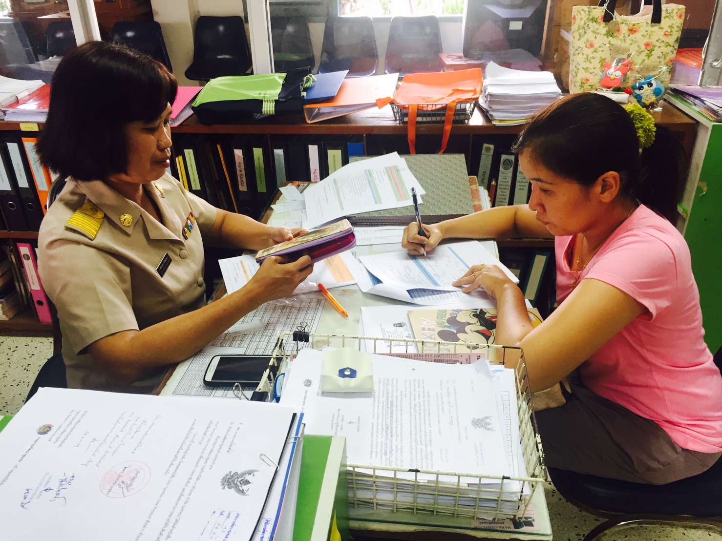 #สุโขทัย ดินแดนแห่งความสุข#วันที่ 3 ตุลาคม  2559  นายพิทยา  กองกิจ พัฒนาการอำเภอกงไกรลาศ มอบหมายให้นางสาวศรีนวล วรินทร์ นักวิชาการพัฒนาชุมชนชำนาญการรับลงทะเบียนผลิตภัณฑ์โอทอป. รายใหม่. ของกลุ่มถักโครเชร์บ้านวัดยาง หมู่ที่ 4 ต. ไกรนอก.  อ. กงไกรลาศ  จ.สุ