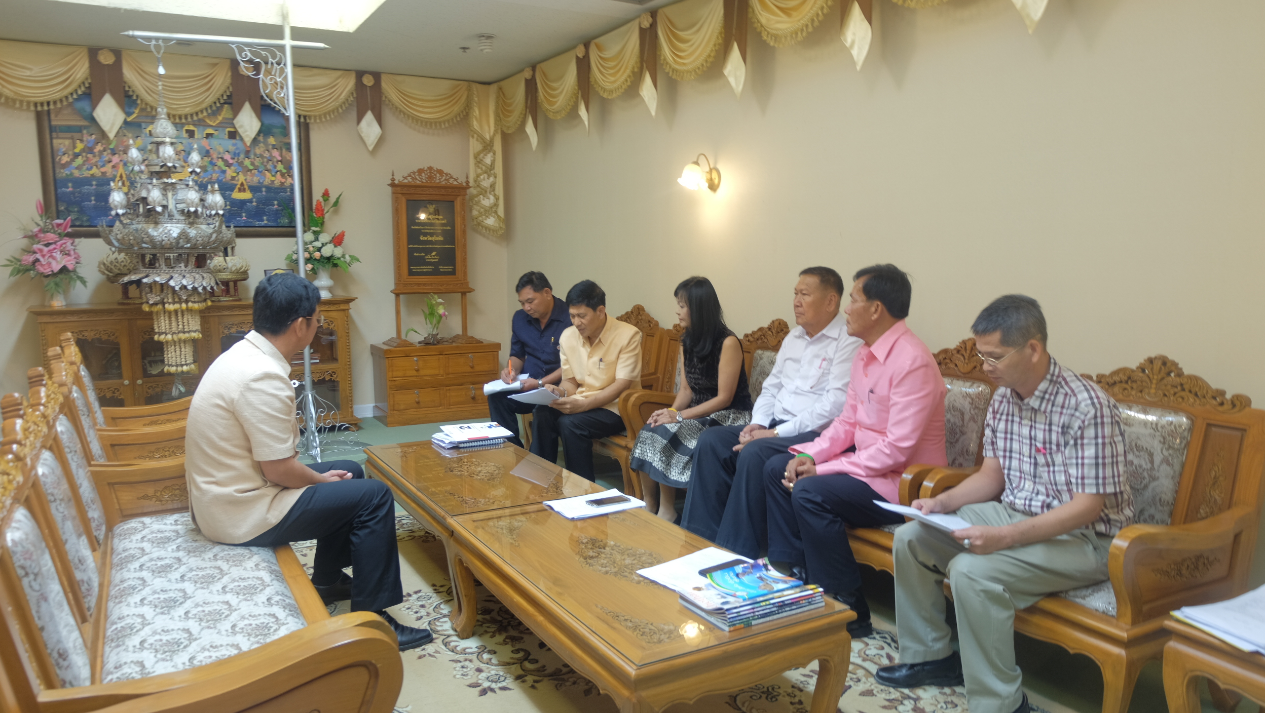 #สุโขทัย ดินแดนแห่งความสุข#วันที่ 5 ตุลาคม  2559 เวลา 11.00 น. นายสุวิน  พึ่งเงิน  พัฒนาการจังหวัดสุโขทัย พร้อมด้วยผู้ก่อการจัดตั้ง บริษัทประชารัฐรักสามัคคีสุโขทัย(วิสาหกิจเพื่อสังคม)จำกัด เข้าพบนายปิติ  แก้วสลับสี ผู้ว่าราชการจังหวัดสุโขทัย เพื่อรายงานผ