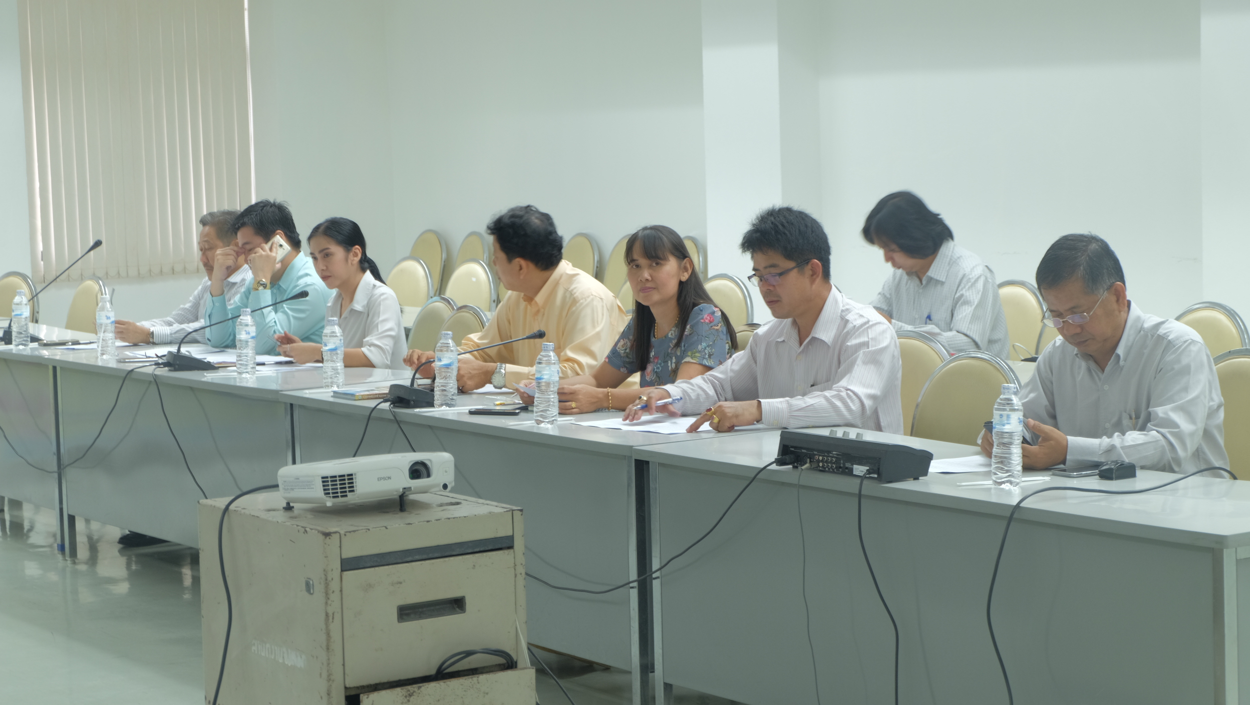 #สุโขทัย ดินแดนแห่งความสุข#วันที่ 5 ตุลาคม  2559 เวลา 10.30 น. นายสุวิน  พึ่งเงิน  พัฒนาการจังหวัดสุโขทัย มอบหมายให้นางสายหยุด  แสงดาว นักวิชาการพัฒนาชุมชนชำนาญการ เข้าประชุมการต่ออายุหนังสืออนุญาตในการใช้ประโยชน์ที่ดิน ณ ห้องประชุมคีรีมาศ ชั้น 4 ศาลากลาง