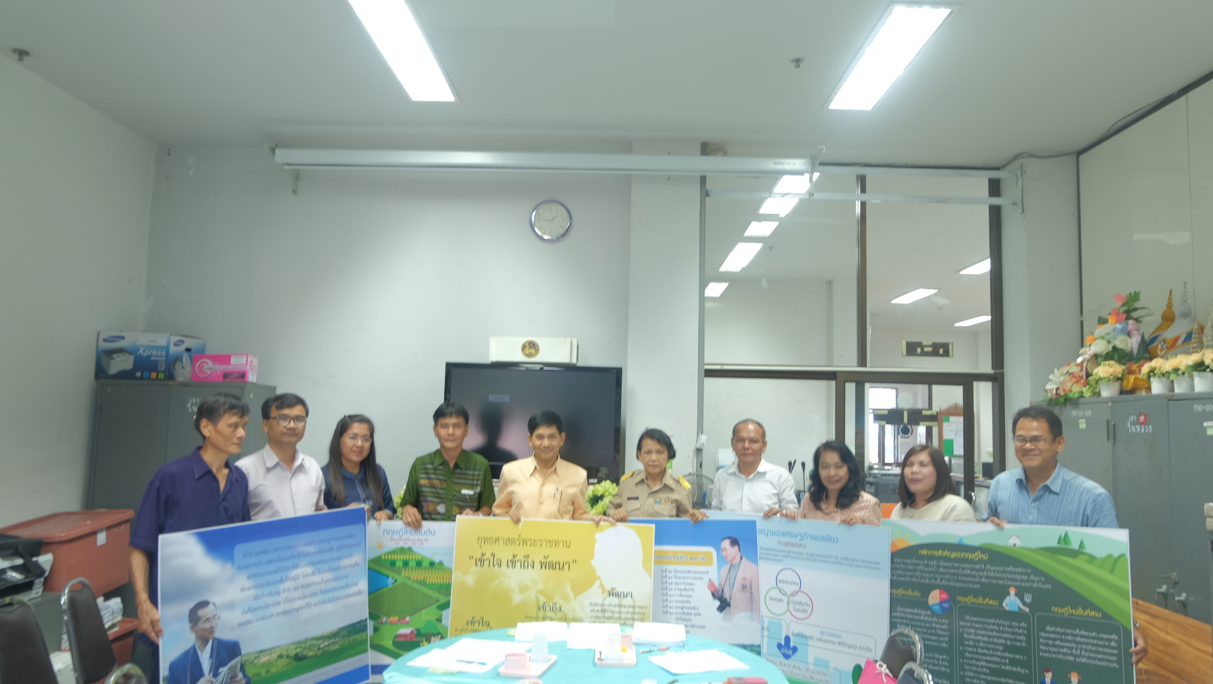 #สุโขทัย ดินแดนแห่งความสุข#วันที่ 5 ตุลาคม  2559 เวลา 13.30 น. นายสุวิน  พึ่งเงิน พัฒนาการจังหวัดสุโขทัย เป็นประธานในการประชุมพัฒนาการอำเภอ/หัวหน้ากลุ่มงาน/ฝ่าย/นักวิชาการ ประจำเดือนตุลาคม 2559 ณ ห้องประชุมสำนักงานพัฒนาชุมชนจังหวัดสุโขทัย(ข่าวโดย สถานีข่า