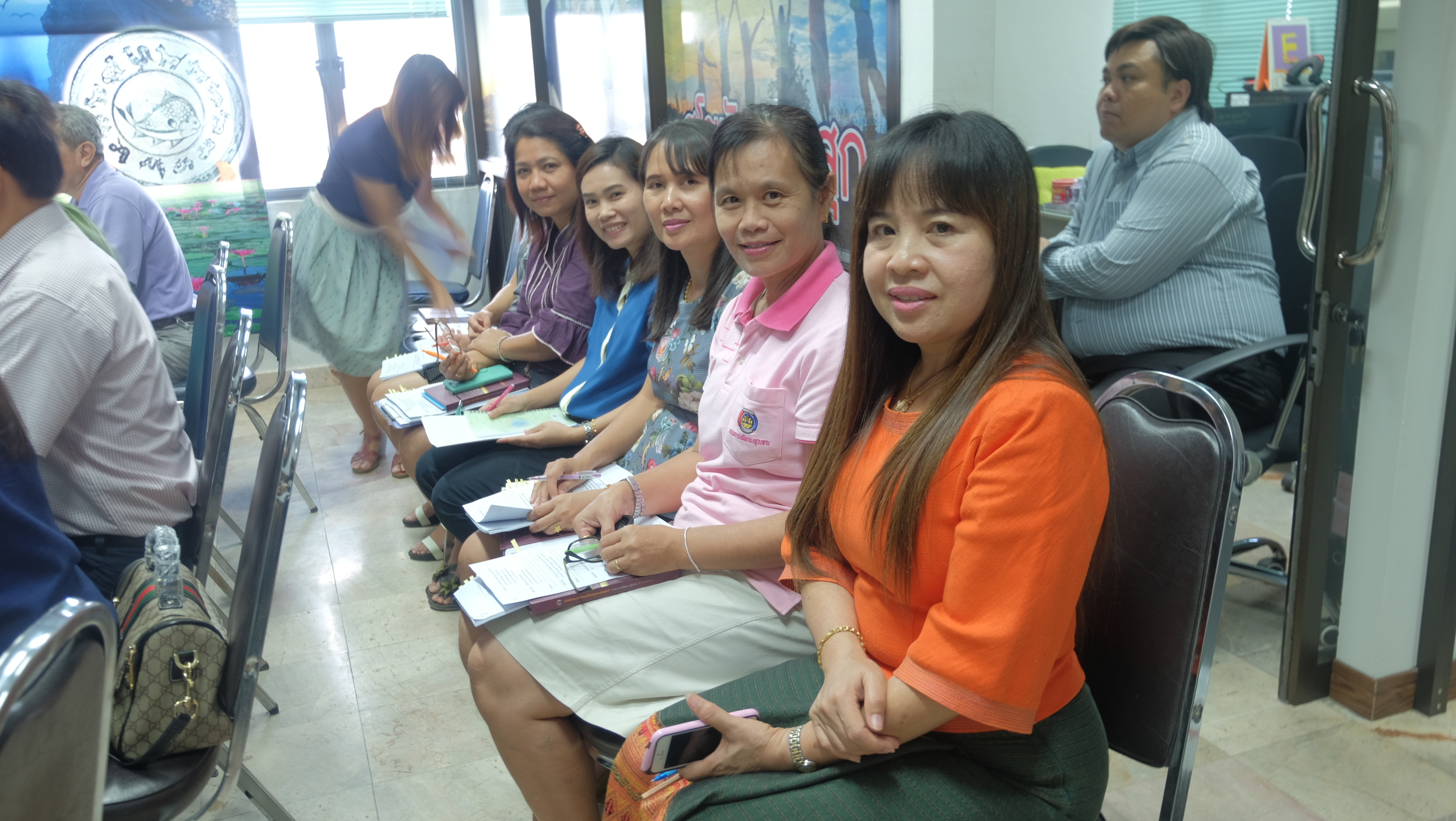 #สุโขทัย ดินแดนแห่งความสุข#วันที่ 5 ตุลาคม  2559 เวลา 13.30 น. นายสุวิน  พึ่งเงิน พัฒนาการจังหวัดสุโขทัย เป็นประธานในการประชุมพัฒนาการอำเภอ/หัวหน้ากลุ่มงาน/ฝ่าย/นักวิชาการ ประจำเดือนตุลาคม 2559 ณ ห้องประชุมสำนักงานพัฒนาชุมชนจังหวัดสุโขทัย(ข่าวโดย สถานีข่า