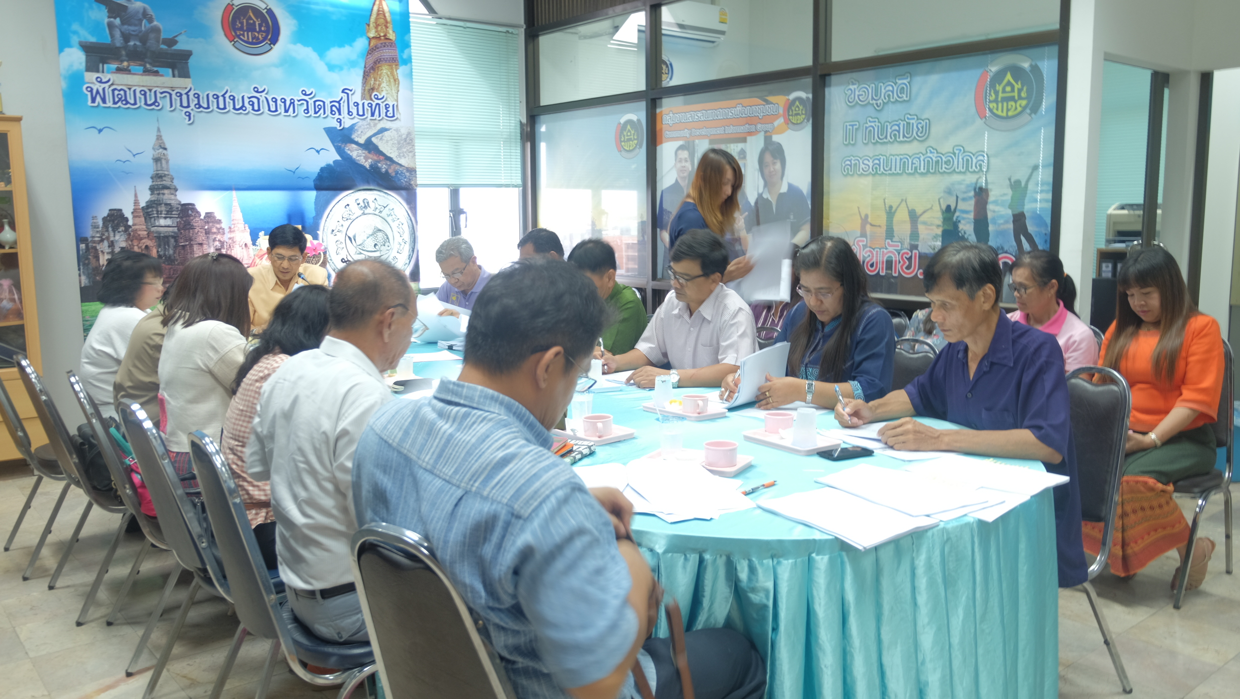 #สุโขทัย ดินแดนแห่งความสุข#วันที่ 5 ตุลาคม  2559 เวลา 13.30 น. นายสุวิน  พึ่งเงิน พัฒนาการจังหวัดสุโขทัย เป็นประธานในการประชุมพัฒนาการอำเภอ/หัวหน้ากลุ่มงาน/ฝ่าย/นักวิชาการ ประจำเดือนตุลาคม 2559 ณ ห้องประชุมสำนักงานพัฒนาชุมชนจังหวัดสุโขทัย(ข่าวโดย สถานีข่า