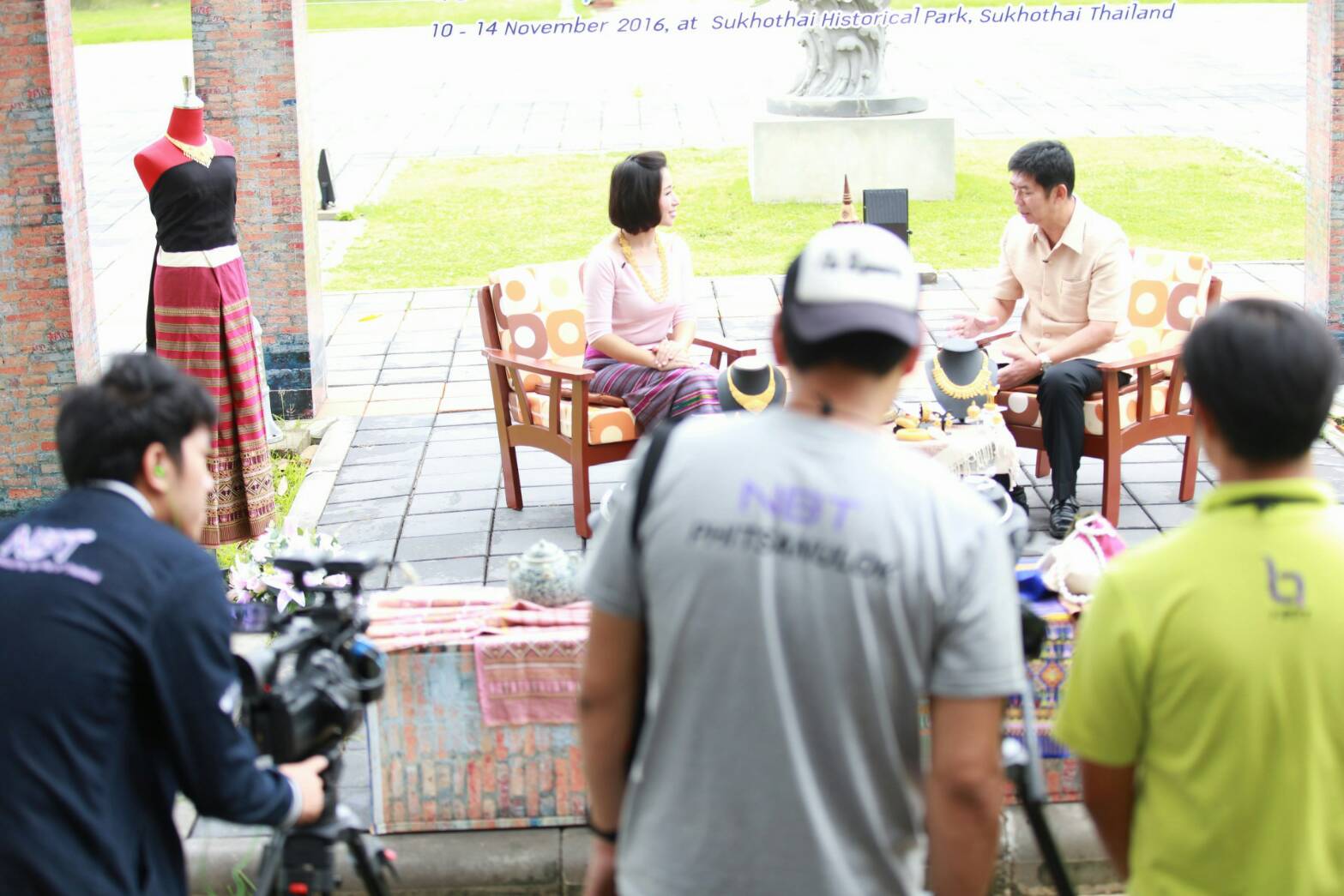 #สุโขทัย ดินแดนแห่งความสุข#วันที่  5 ตุลาคม 2559  นายปิติ แก้วสลับสี ผู้ว่าราชการจังหวัดสุโขทัย บันทึกเทปโทรทัศน์การจัดงานประเพณีลอยกระทงเผาเทียนเล่นไฟจังหวัดสุโขทัย ประจำปี 2559  ระหว่างวันที่ 10-14 พฤศจิกายน 2559 ณ.อุทยานประวัติศาสตร์สุโขทัย ทางสถานีโท