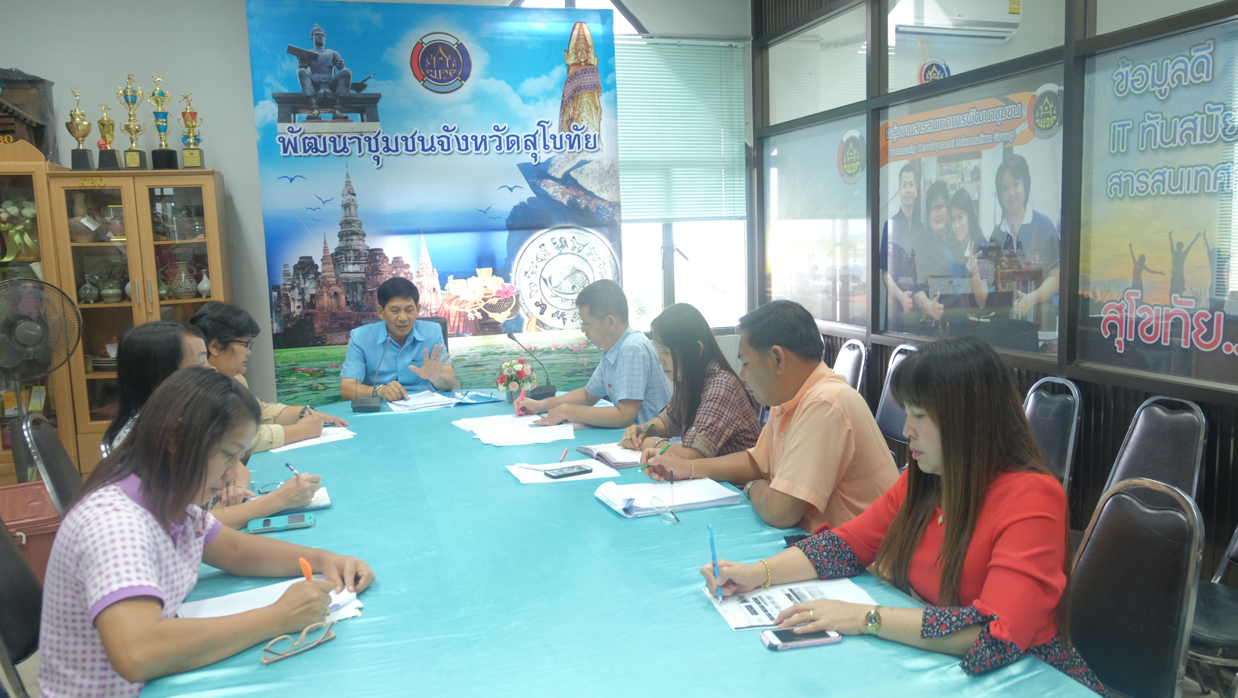 #สุโขทัย ดินแดนแห่งความสุข#วันที่ 6 ตุลาคม  2559  นายสุวิน  พึ่งเงิน พัฒนาการจังหวัดสุโขทัย ประชุมหัวหน้ากลุ่มงานฯ นักวิชาการพัฒนาชุมชน เตรียมความพร้อมในการจัดตั้งบริษัทประชารัฐรักสามัคคีสุโขทัย(วิสาหกิจเพื่อสังคม จำกัด) จังหวัดสุโขทัย ซึ่งจะประชุมผู้ถือ