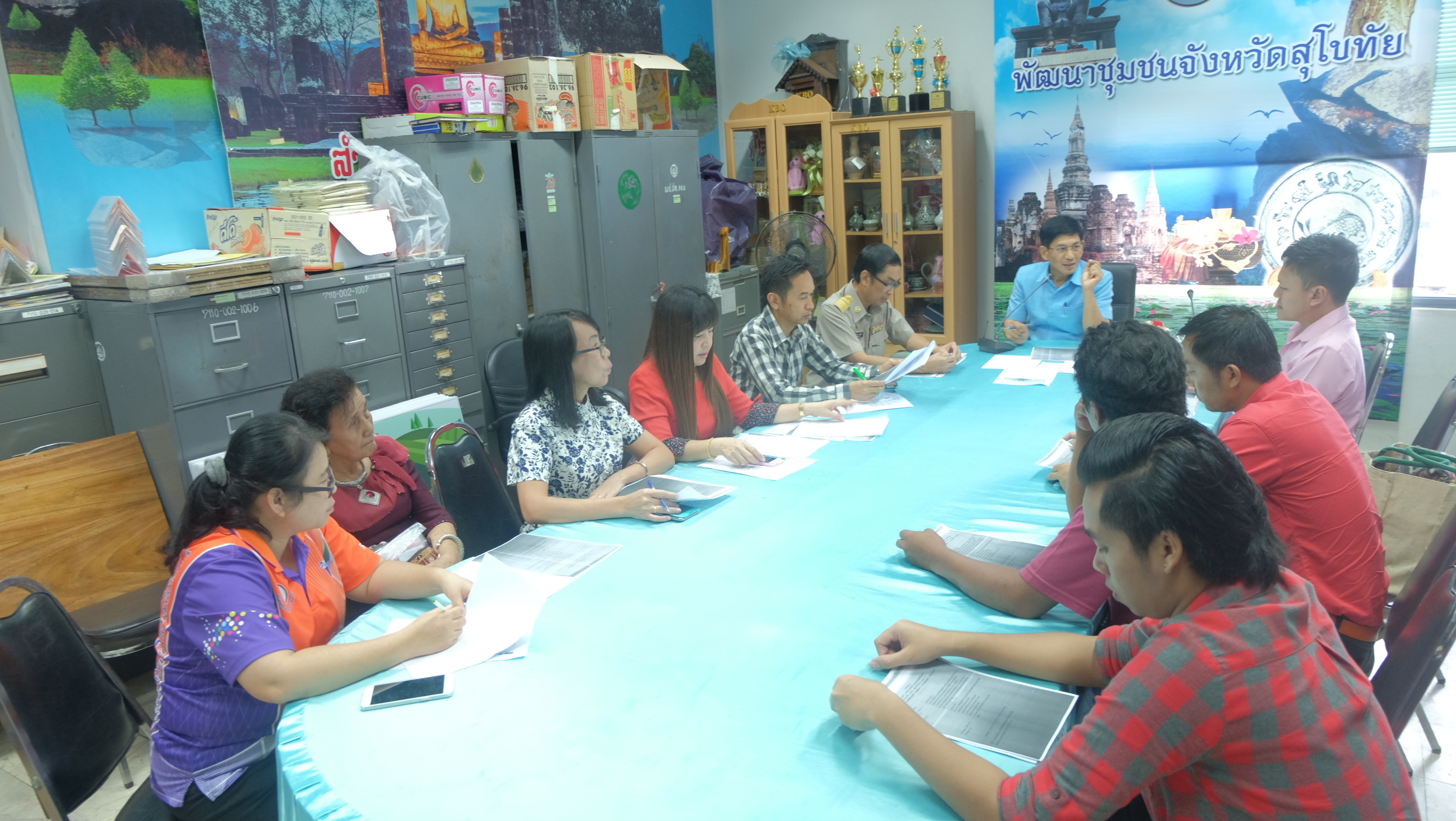 #สุโขทัย ดินแดนแห่งความสุข#วันที่ 6 ตุลาคม 2559 นายสุวิน  พึ่งเงิน  พัฒนาการจังหวัดสุโขทัย ประชุมคณะทำงานกาลาร์ดินเนอร์ “ราตรีสานสายใยผ้า สานคุณค่าสตรีศรีสุโขทัย” ซึ่งกำหนดการจัดงานวันเสาร์ที่ 8 ตุลาคม  2559 ตั้งแต่เวลา 18.30 น. ณ ห้องสุโขทัย โรงแรมไพลินส