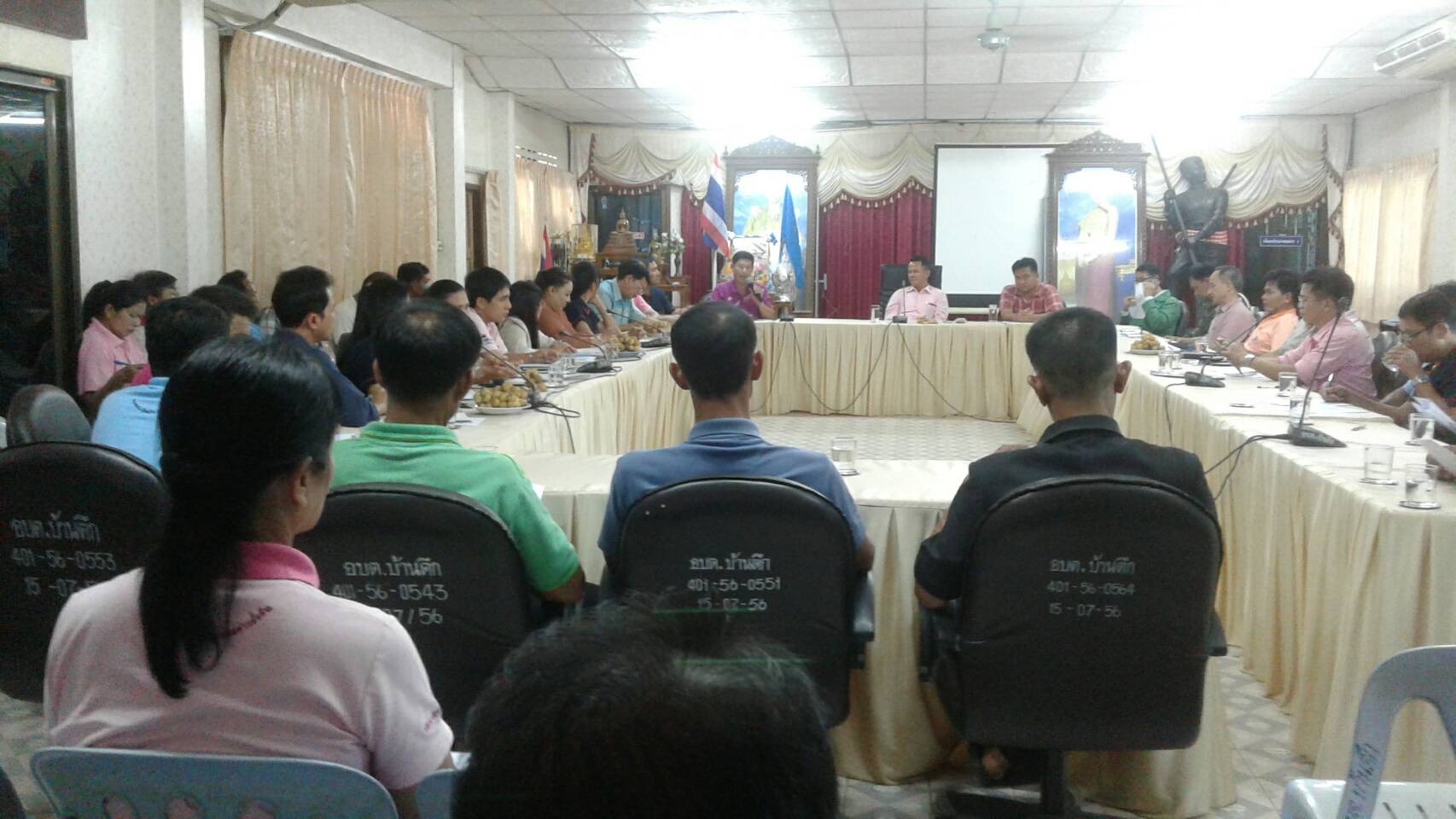 #สุโขทัย ดินแดนแห่งความสุข # นายสุวิน  พึ่งเงิน  พัฒนาการจังหวัดสุโขทัยมอบหมายให้นางอโณทัย  แก้วกิ่ง นว.พช.ชำนาญการเข้าประชุมแก้ไขปัญหาราคาลองกองตกต่ำ ณ ห้องประชุมอบต.บ้านตึก  อ.ศรีสัชนาลัย จ.สุโขทัยซึ่งสำนักงานพัฒนาชุมชนจังหวัดสุโขทัยได้พิจารณาการจำหน่าย