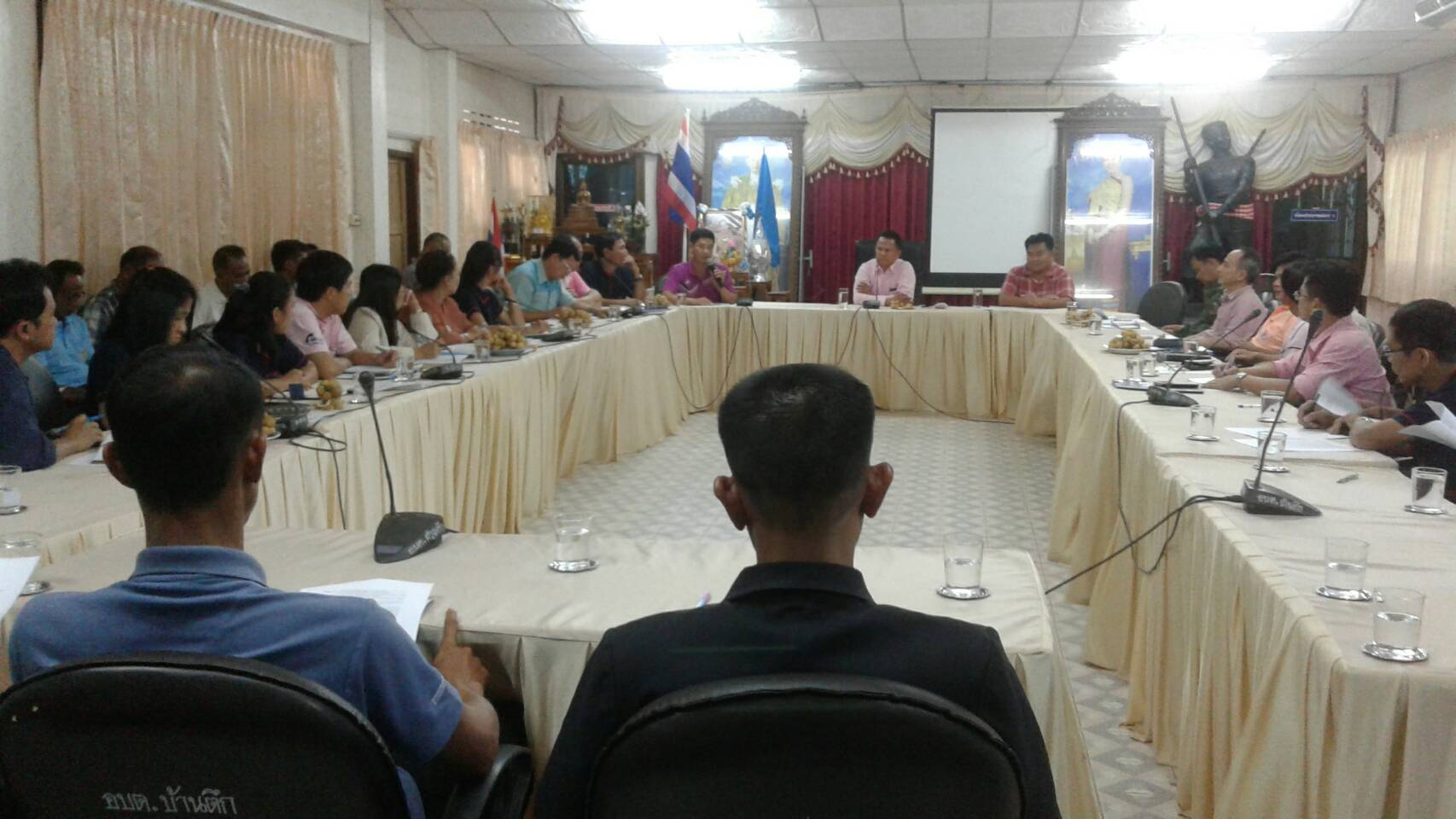 #สุโขทัย ดินแดนแห่งความสุข # นายสุวิน  พึ่งเงิน  พัฒนาการจังหวัดสุโขทัยมอบหมายให้นางอโณทัย  แก้วกิ่ง นว.พช.ชำนาญการเข้าประชุมแก้ไขปัญหาราคาลองกองตกต่ำ ณ ห้องประชุมอบต.บ้านตึก  อ.ศรีสัชนาลัย จ.สุโขทัยซึ่งสำนักงานพัฒนาชุมชนจังหวัดสุโขทัยได้พิจารณาการจำหน่าย