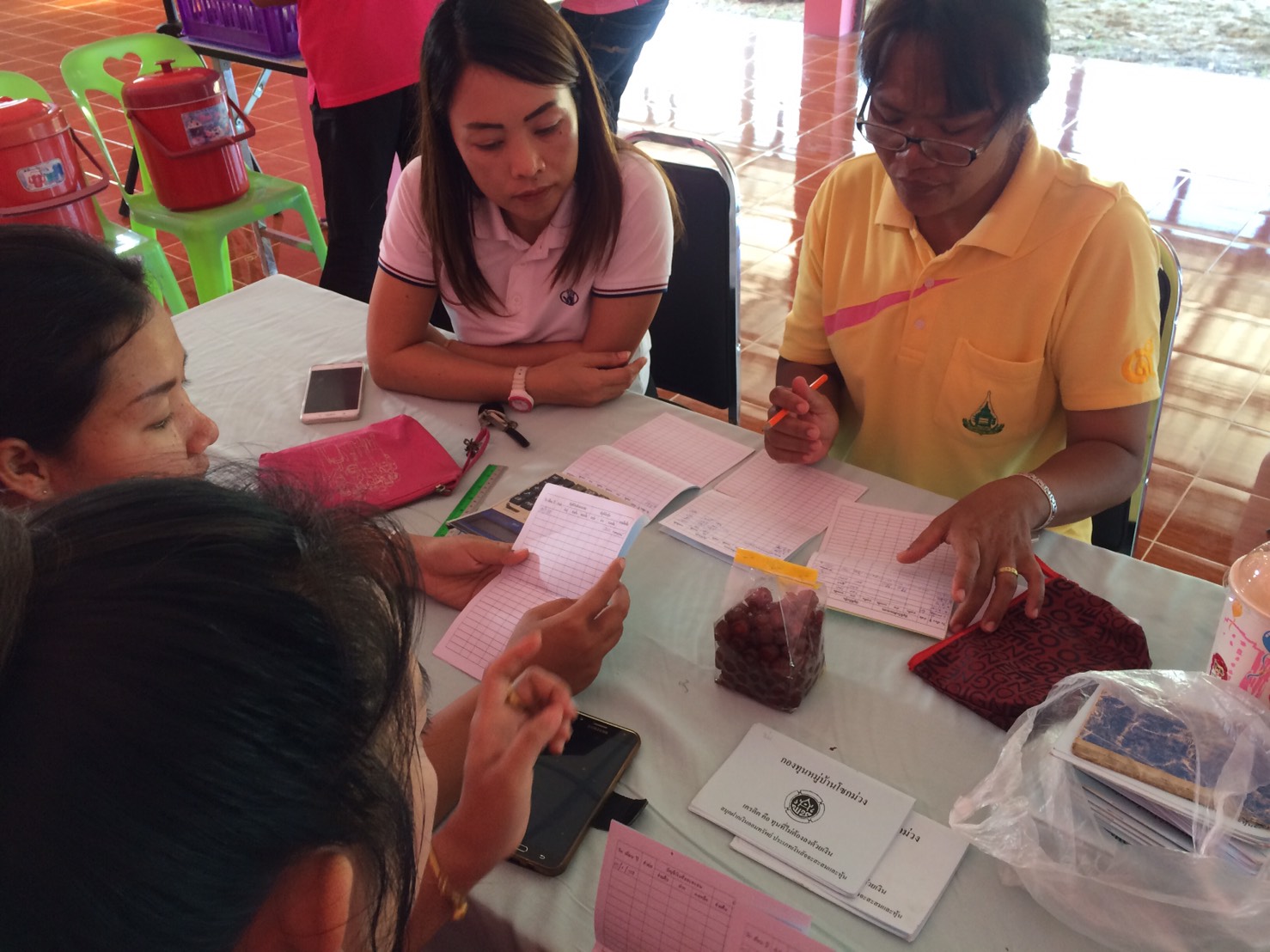 #สุโขทัย ดินแดนแห่งความสุข #นายสมพงษ์ หมื่นเข็ม พัฒนาการอำเภอทุ่งเสลี่ยม มอบหมายให้เจ้าหน้าที่พัฒนาชุมชน สพอ.ทุ่งเสลี่ยม ติดตาม ตรวจสอบการดำเนินงานกองทุนหมู่บ้านโซกม่วง ม.12 ต.ทุ่งเสลี่ยม อ.ทุ่งเสลี่ยม จ.สุโขทัย (ข่าวโดยนายเทวกฤช  วรศิริ นักวิชาการพัฒนาชุ