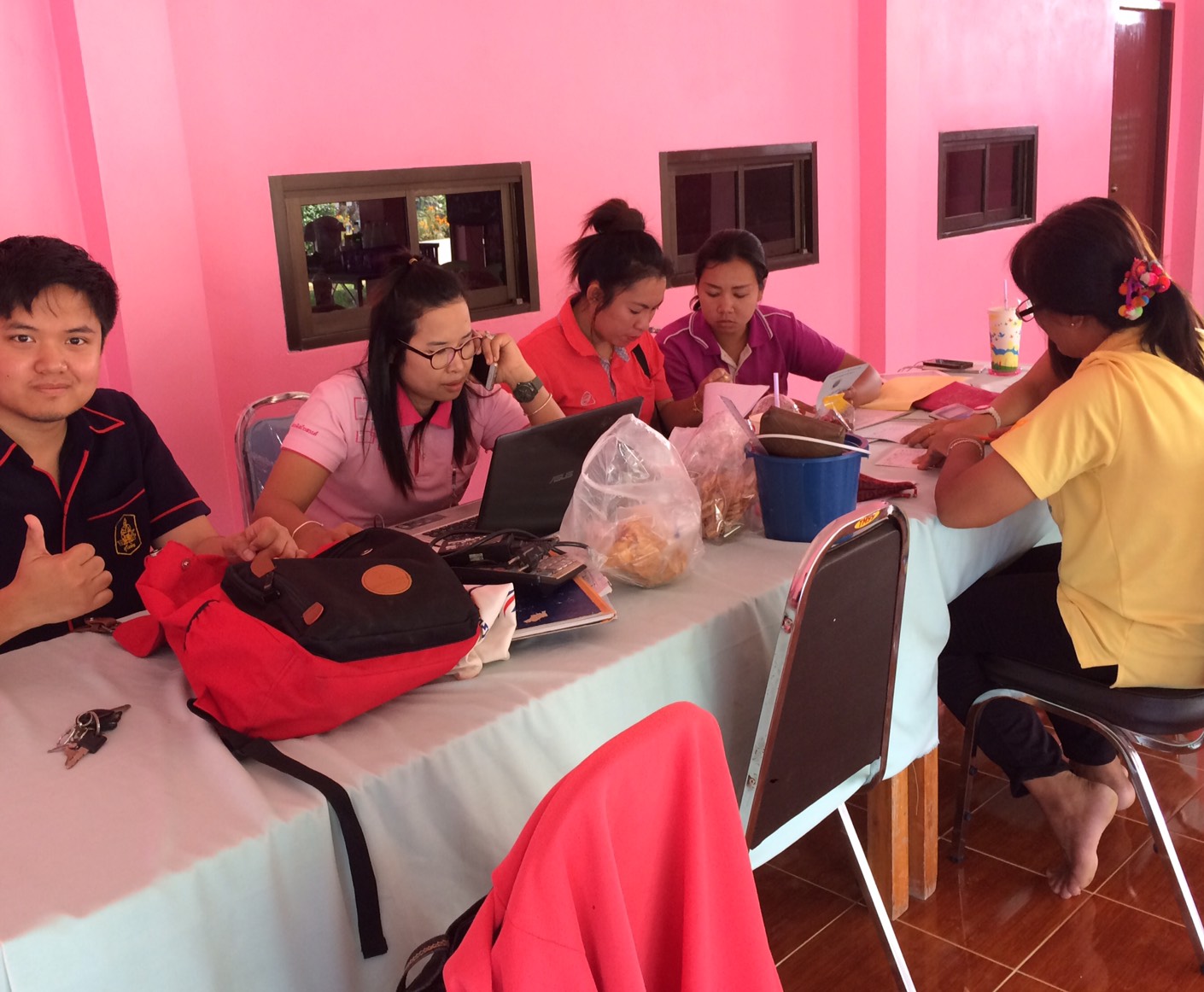 #สุโขทัย ดินแดนแห่งความสุข #นายสมพงษ์ หมื่นเข็ม พัฒนาการอำเภอทุ่งเสลี่ยม มอบหมายให้เจ้าหน้าที่พัฒนาชุมชน สพอ.ทุ่งเสลี่ยม ติดตาม ตรวจสอบการดำเนินงานกองทุนหมู่บ้านโซกม่วง ม.12 ต.ทุ่งเสลี่ยม อ.ทุ่งเสลี่ยม จ.สุโขทัย (ข่าวโดยนายเทวกฤช  วรศิริ นักวิชาการพัฒนาชุ