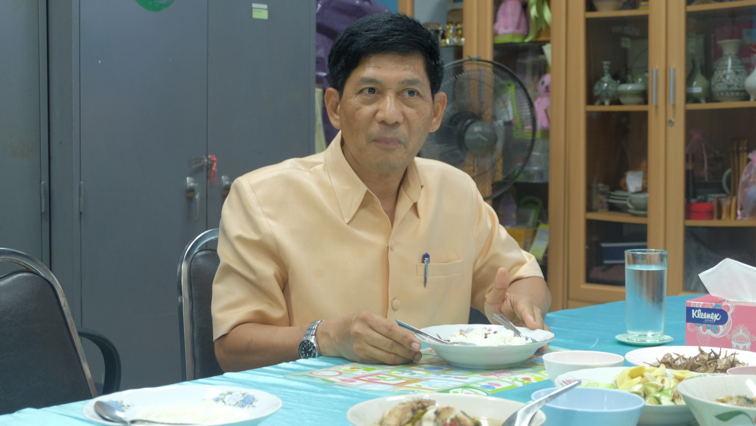 #สุโขทัย ดินแดนแห่งความสุข #นายสุวิน  พึ่งเงิน  พัฒนาการจังหวัดสุโขทัย สร้างความผาสุขภายในองค์กรโดยรับประทานอาหารกลางวันร่วมกันภายในสำนักงานพัฒนาชุมชนจังหวัดสุโขทัย  (ข่าวโดยสถานีข่าวพช.CNS  จังหวัดสุโขทัย  รายงาน)