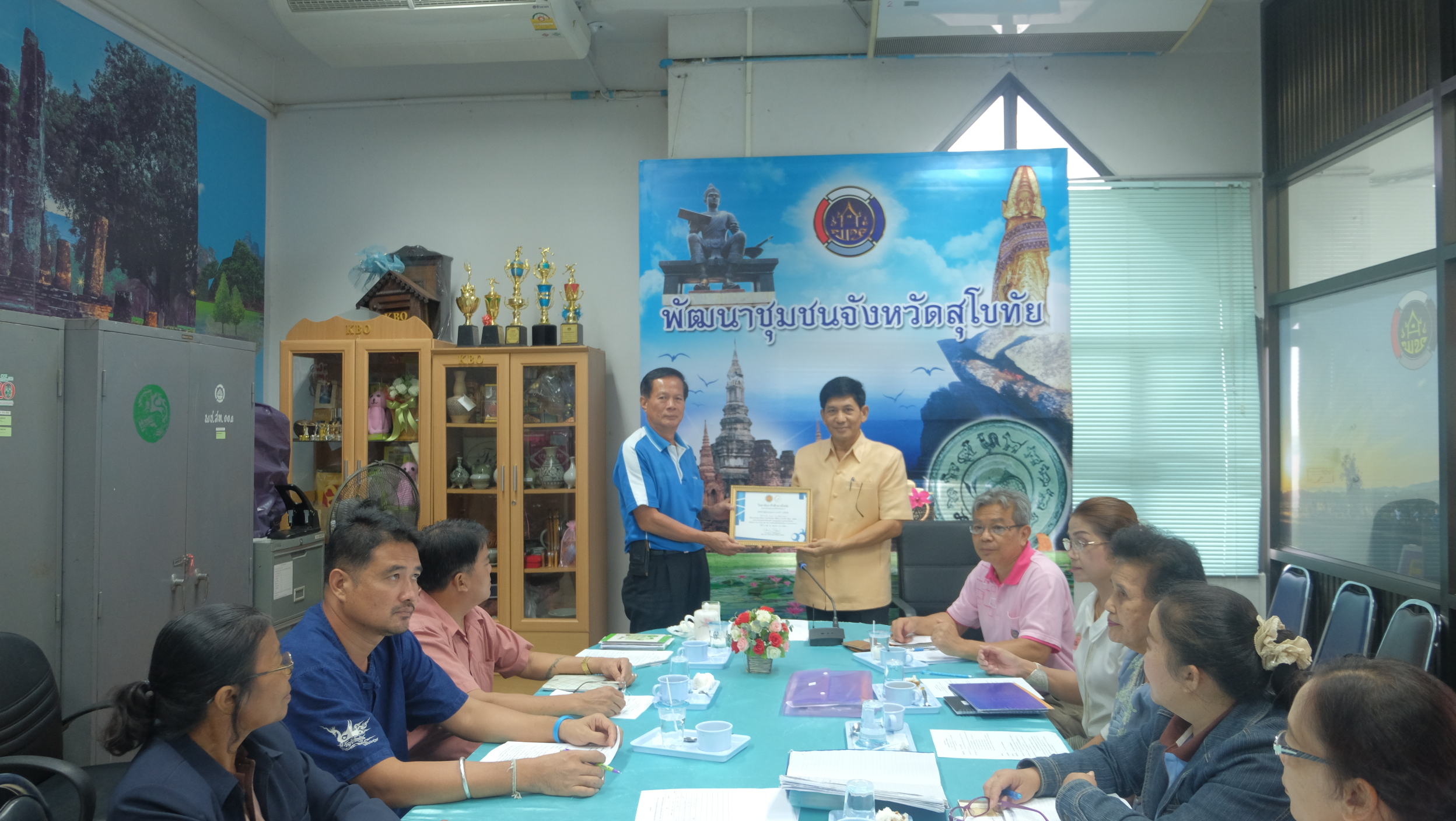 #สุโขทัย ดินแดนแห่งความสุข #นายสุวิน  พึ่งเงิน  พัฒนาการจังหวัดสุโขทัย เป็นประธานในการประชุมคณะกรรมการเครือข่าว OTOP จังหวัดสุโขทัย ซึ่งมีคณะกรรมการเครือข่าย OTOP จังหวัดสุโขทัยเข้าประชุมพร้อมทั้งพัฒนาผลิตภัณฑ์เพื่อให้มีคิวอาร์โค้ทติดที่ผลิตภัณฑ์สามารถจำห