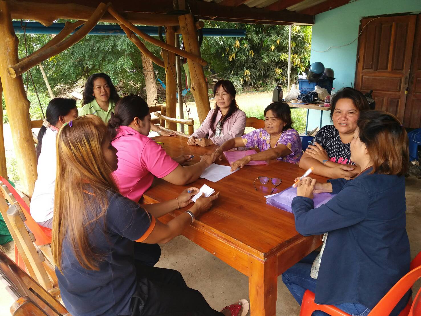 #สุโขทัย ดินแดนแห่งความสุข #วันที่ 13 ตุลาคม  2559 นางสาววารี ทับทองหลาง พัฒนาการอำเภอศรีสำโรง มอบหมายให้นางสาวจิรภิญญา บัวทอง นักวิชาการพัฒนาชุมชนชำนาญการ สพอ.ศรีสำโรง ร่วมประชุมคัดเลือกคณะกรรมการขับเคลื่อนกองทุนพัฒนาสตรีตำบลวัดเกาะ อำเภอศรีสำโรง จังหวัด