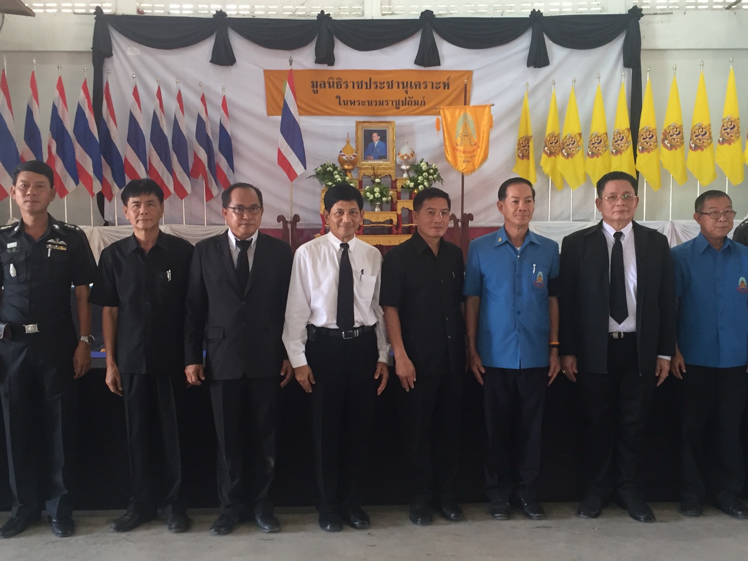 #สุโขทัย ดินแดนแห่งความสุข #วันที่ 14 ตุลาคม  2559 นายสุวิน  พึ่งเงิน  พัฒนาการจังหวัดสุโขทัย เข้าร่วมมอบเครื่องอุปโภคบริโภคแก่ราษฎรผู้ประสบภัย ซึ่งทางมูลนิธิราชประชานุเคราะห์ในพระบรมราชูปถัมภ์ ณ องค์การบริหารส่วนตำบลกง หอประชุมอำเภอกงไกรลาศ และองค์การบร