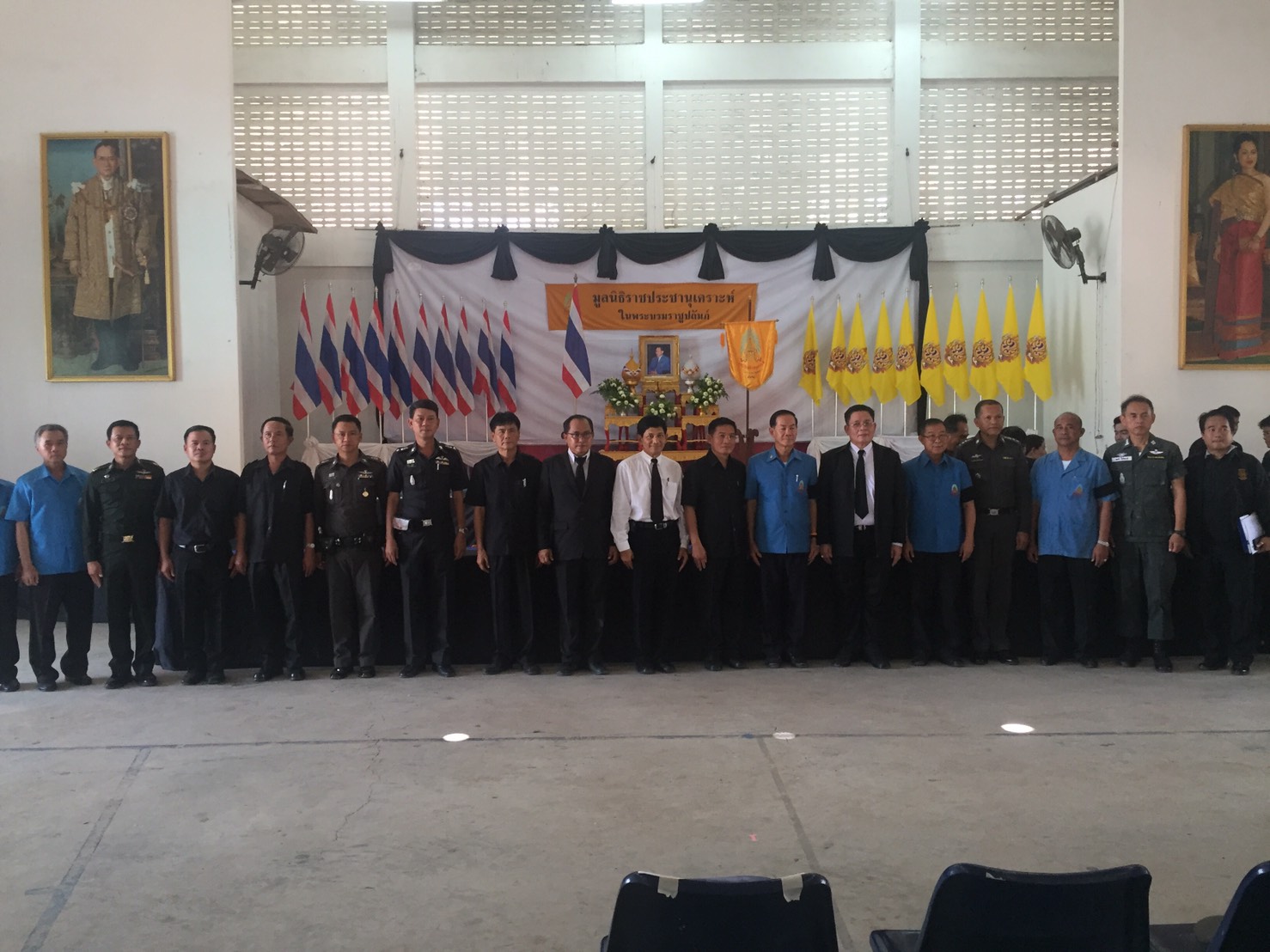 #สุโขทัย ดินแดนแห่งความสุข #วันที่ 14 ตุลาคม  2559 นายสุวิน  พึ่งเงิน  พัฒนาการจังหวัดสุโขทัย เข้าร่วมมอบเครื่องอุปโภคบริโภคแก่ราษฎรผู้ประสบภัย ซึ่งทางมูลนิธิราชประชานุเคราะห์ในพระบรมราชูปถัมภ์ ณ องค์การบริหารส่วนตำบลกง หอประชุมอำเภอกงไกรลาศ และองค์การบร